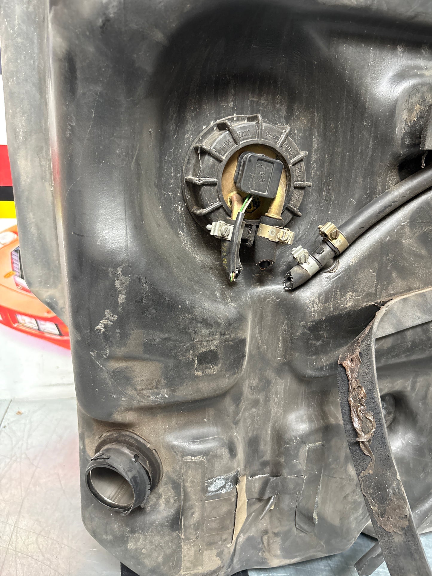 Porsche 944 86-92 plastic fuel tank 95120102101 used