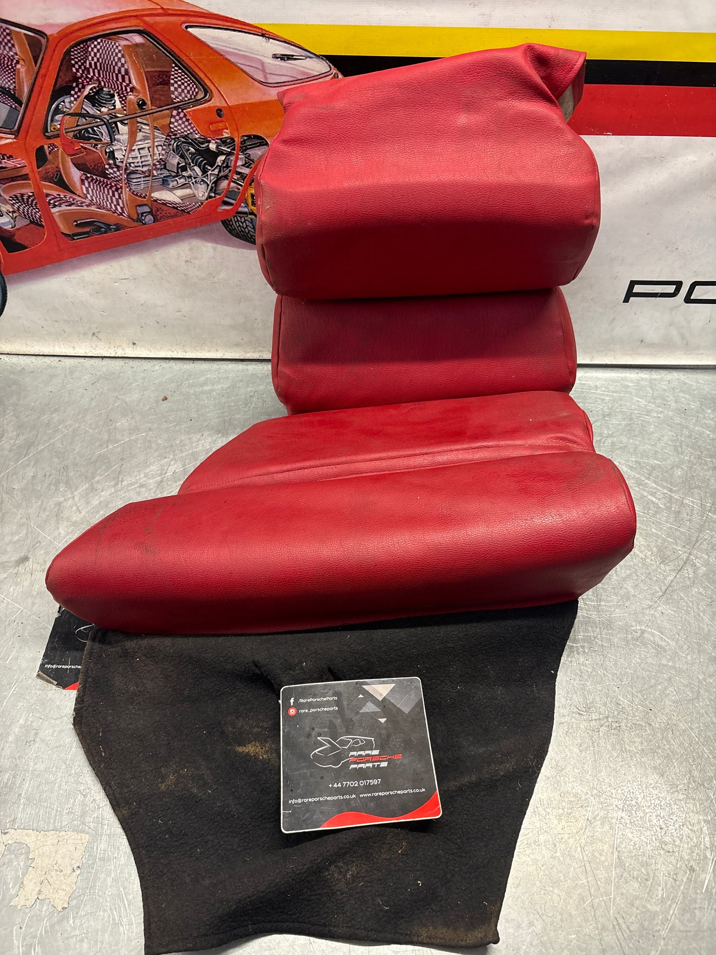 Porsche 928 rear right seat and center + upper cushion, used, can-can red 92852206051 / 92852208851 / 92852204650