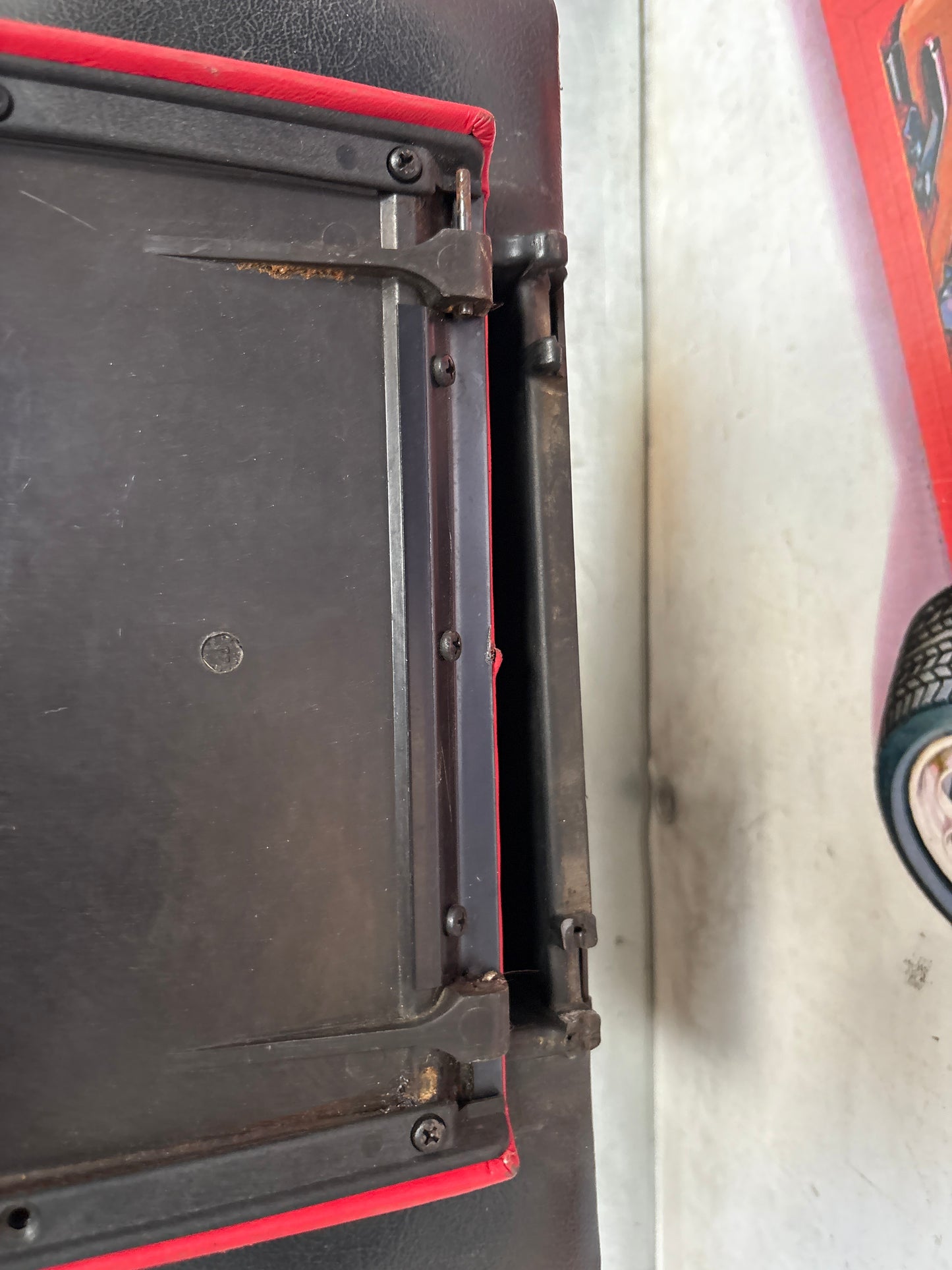 Porsche 928 S center console, rear armrest with ash tray, black and red, no key 92852206757 used