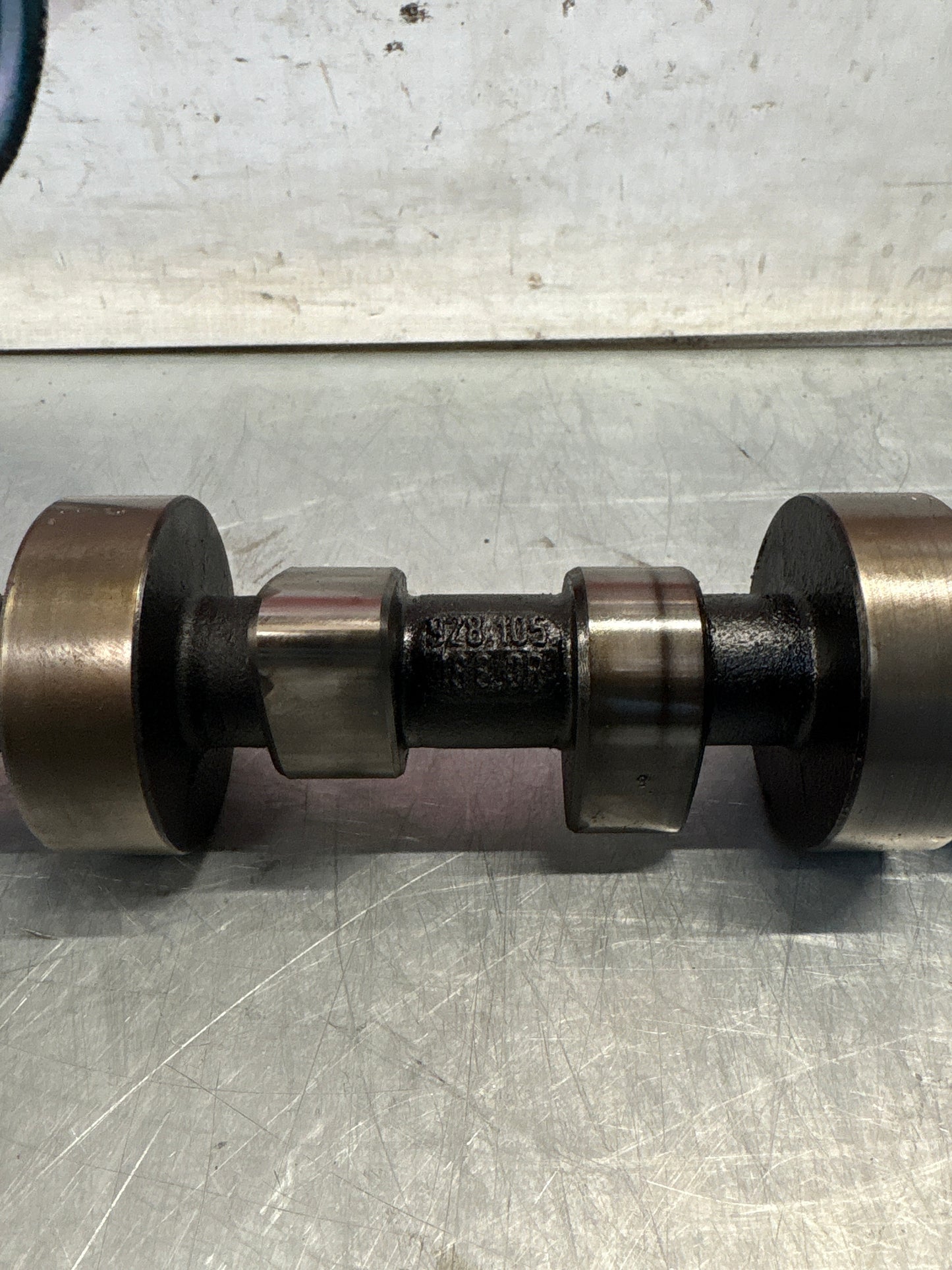 Porsche 928 cam shaft, for spares or repair 9281051880R