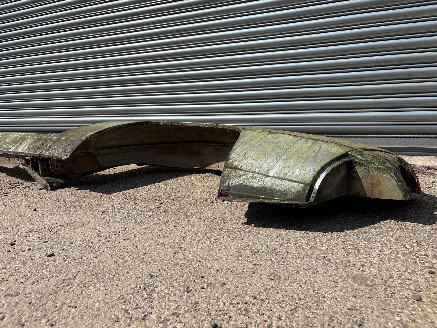 Porsche 924 left side cut, rear fender with sill