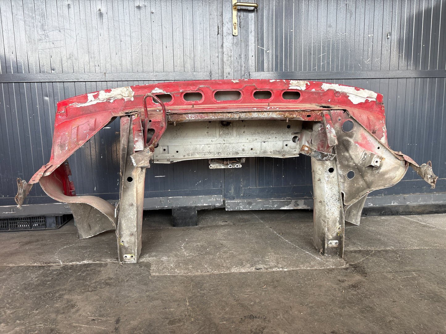 Porsche 924 Front end section cut 477805591
