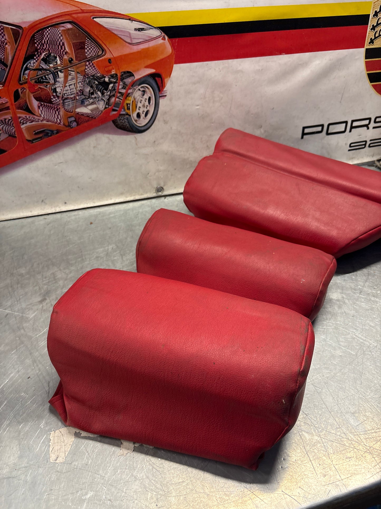 Porsche 928 rear right seat and center + upper cushion, used, can-can red 92852206051 / 92852208851 / 92852204650