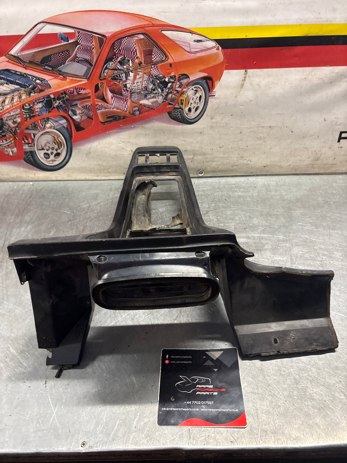 Porsche 928 -1980 Center console, used 92855206306 black