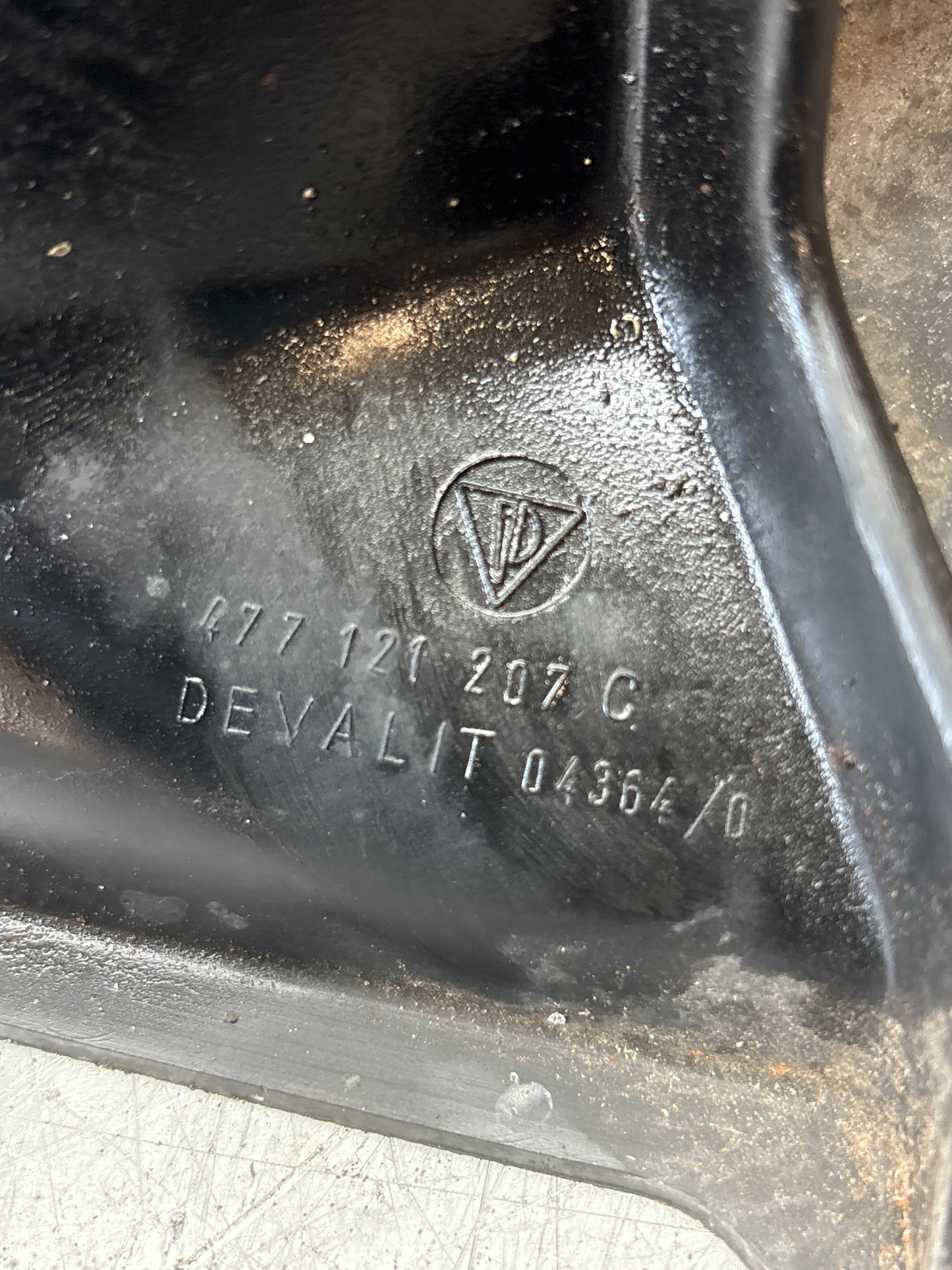 Porsche 924 2.0 NA / 924 Turbo used cooling radiator fan with surround 477121207C / 477959455C used