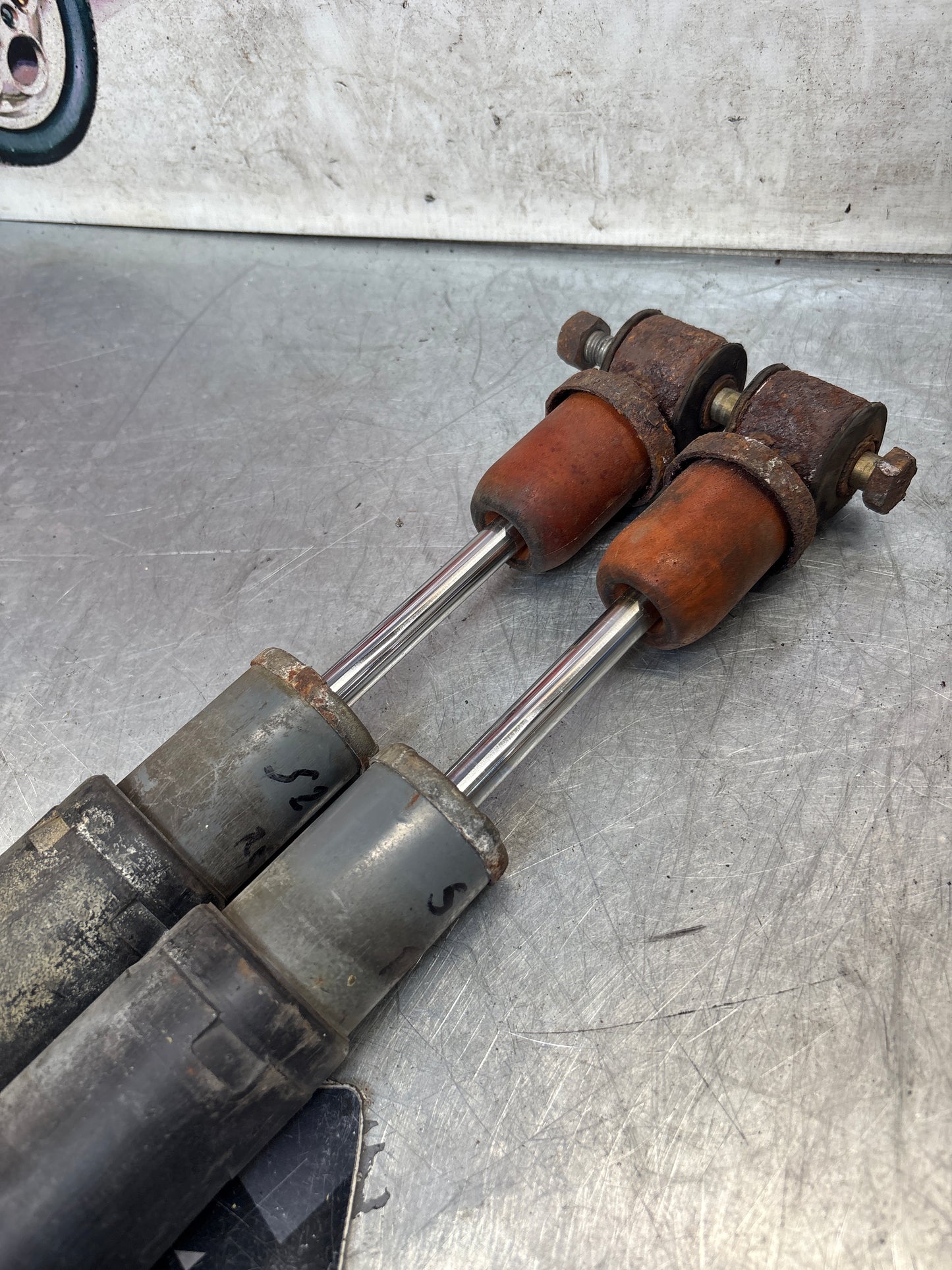 Porsche 944 86- pair of rear suspension shock absorbers, used 95133303209