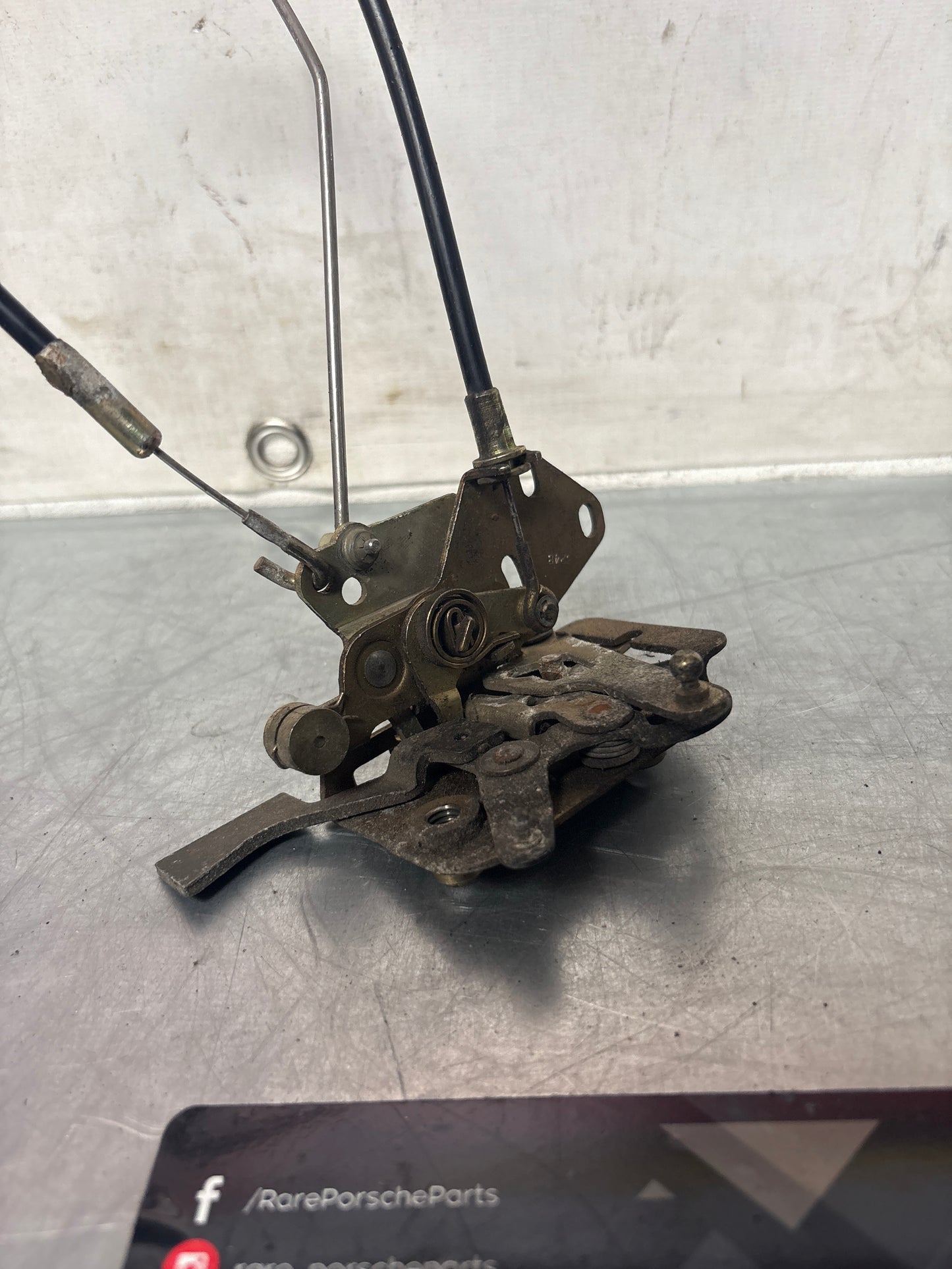 Porsche 928 Right door lock mechanism 92853705408 used