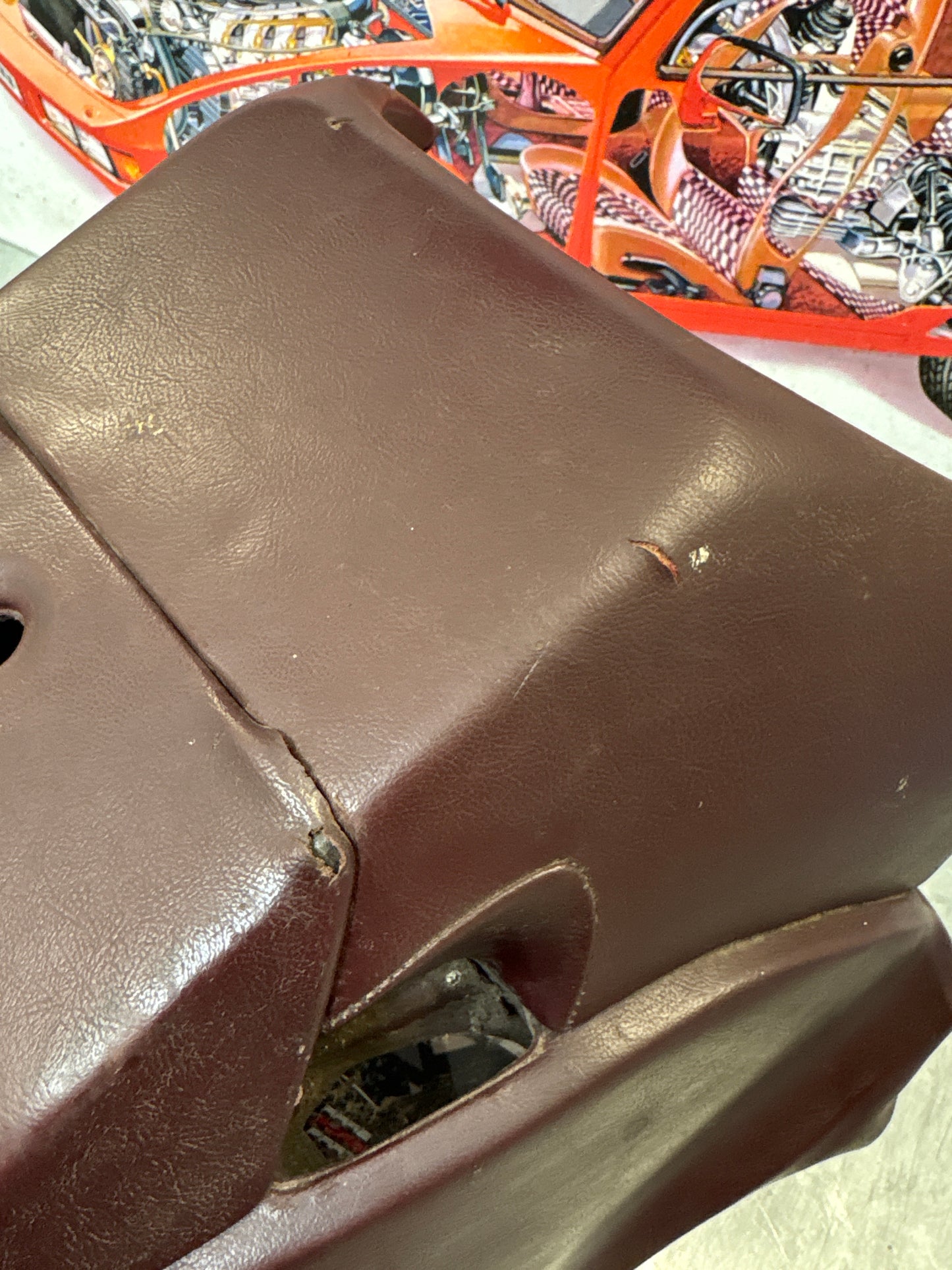 Porsche 928 S center console, rear armrest, Burgrundy, no key, and lock 92852206757 92852206150 used