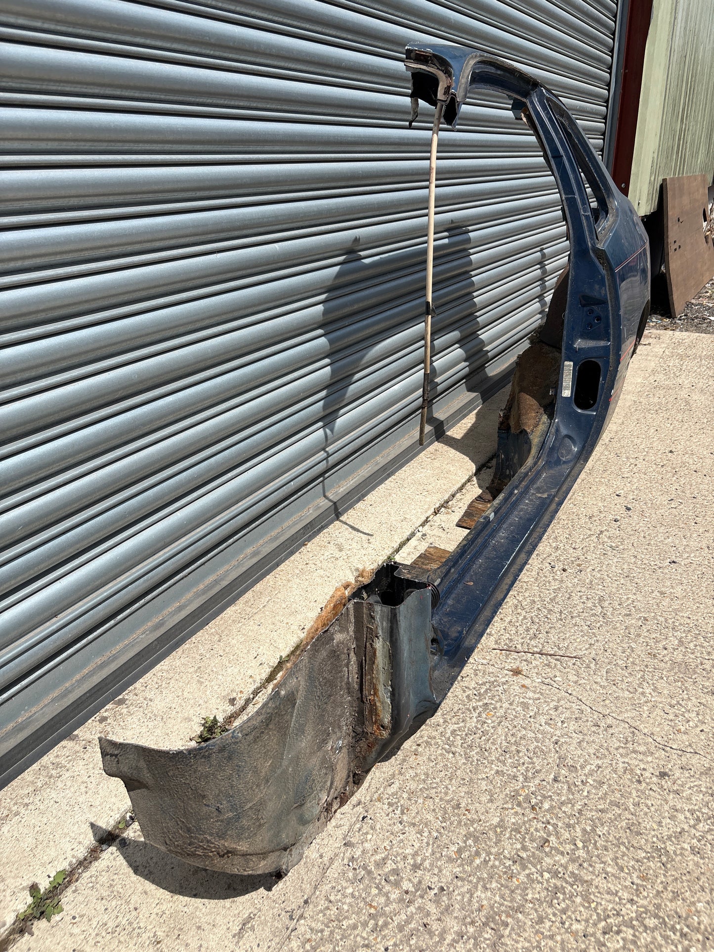 Porsche 924 1983 left side cut, rear fender with sill