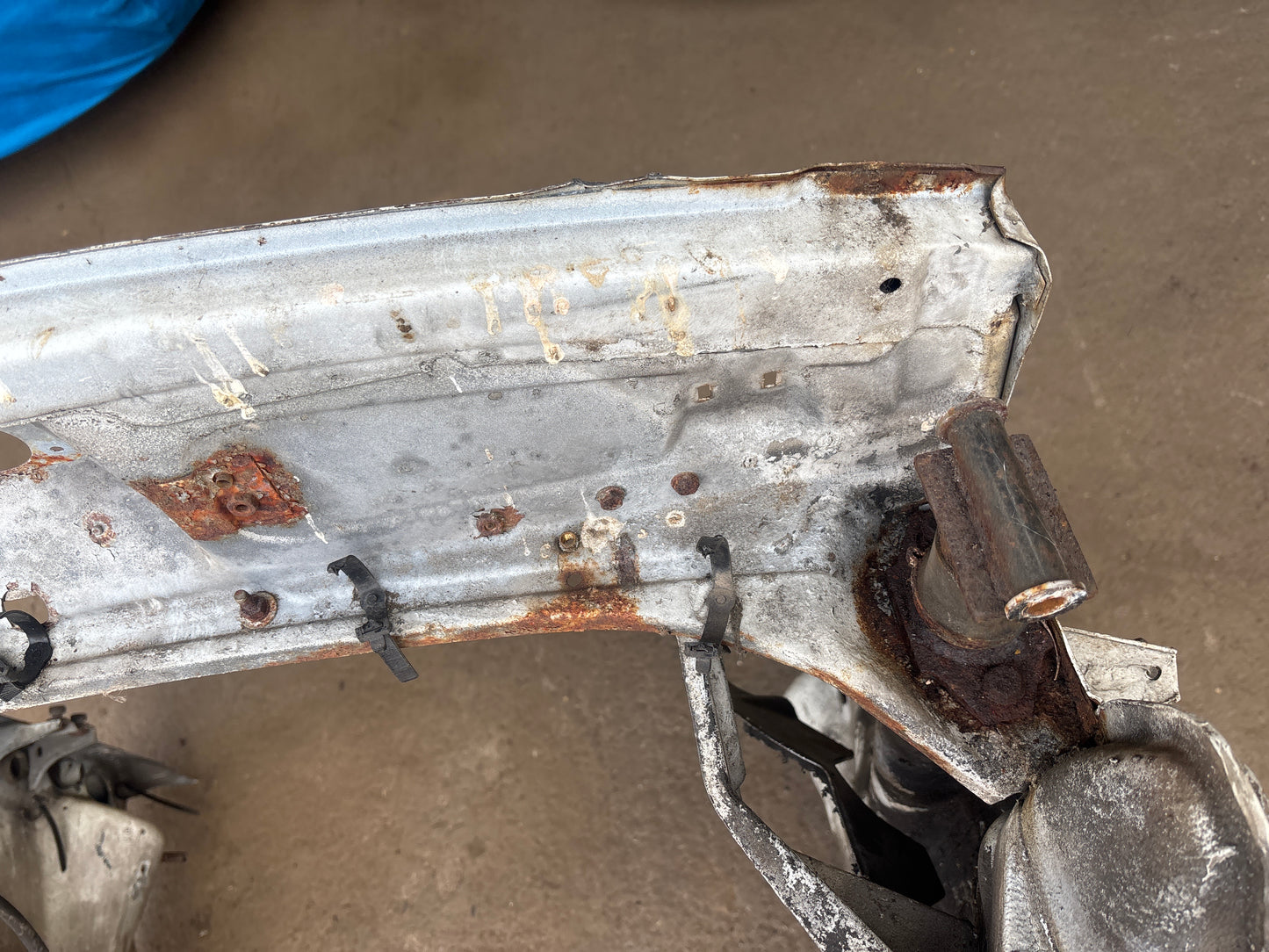 Porsche 928 S 1982 Front Section Cut