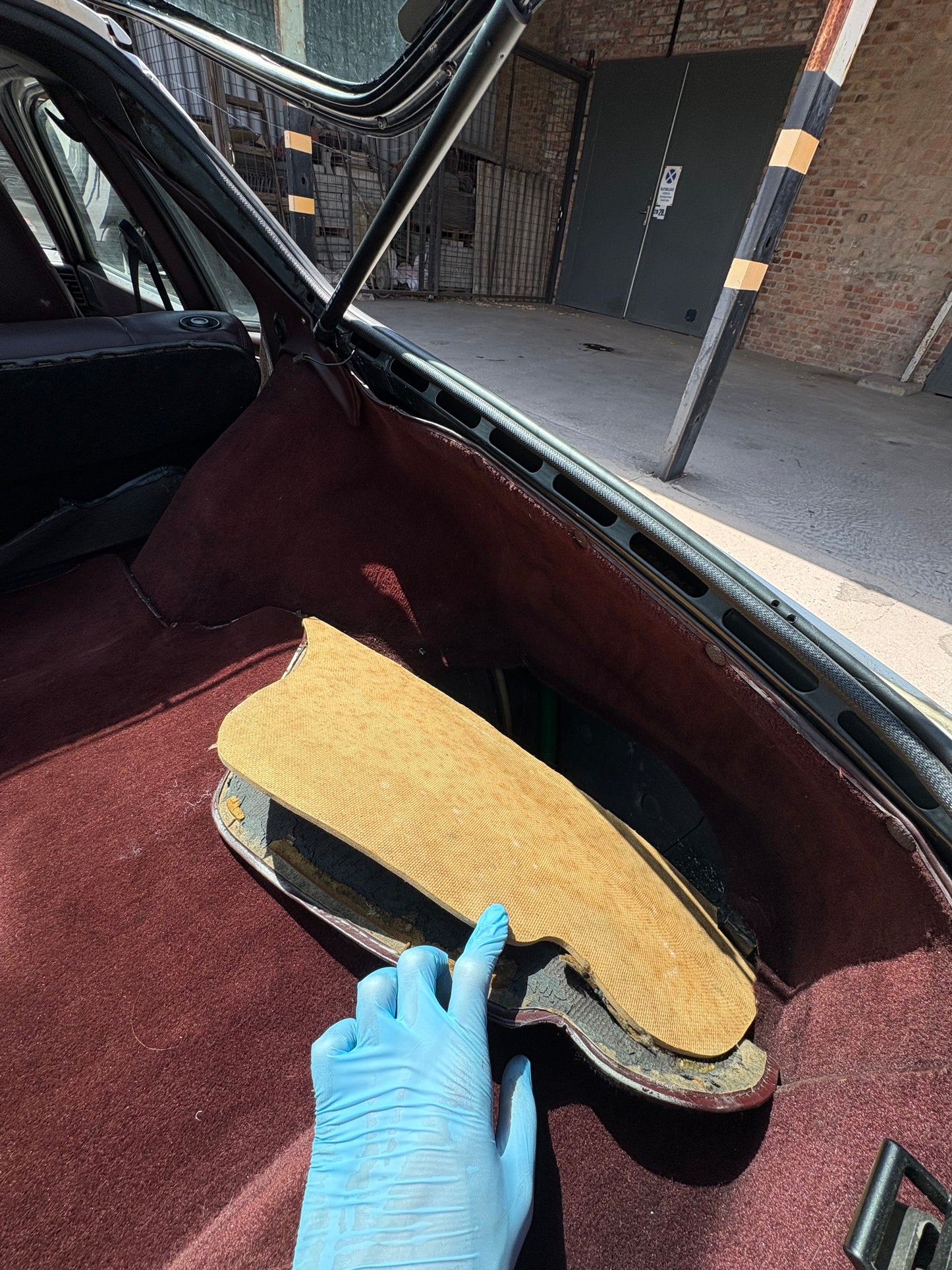 Porsche 944 Turbo/S2 complete Burgundy Interior with Recaro Sport seats, LHD