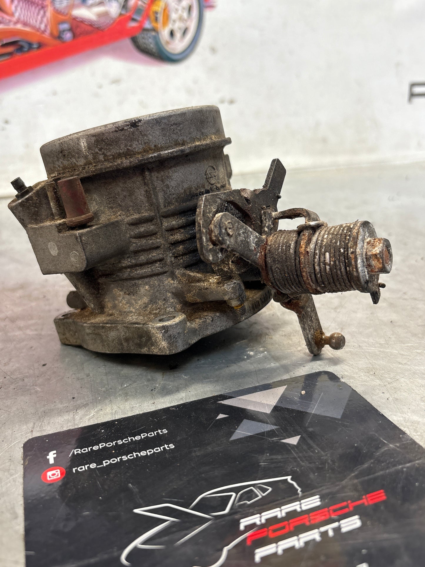 Porsche 928 4.7 Throttle Body Butterfly Valve, 9281105302R used