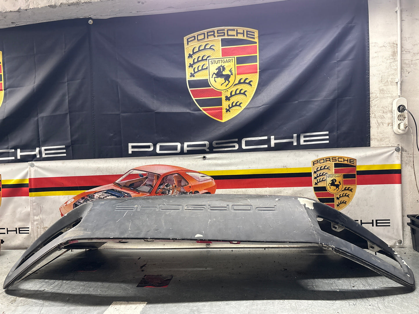 Porsche 928 rear bumper, used 92850502303 / 474181