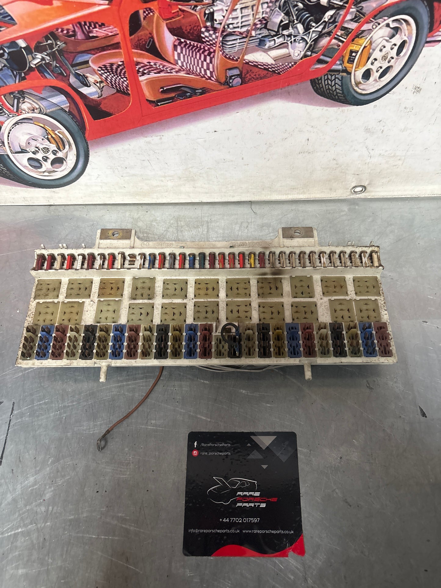 Porsche 928 relay fuse box, for spares or repair 92861010506