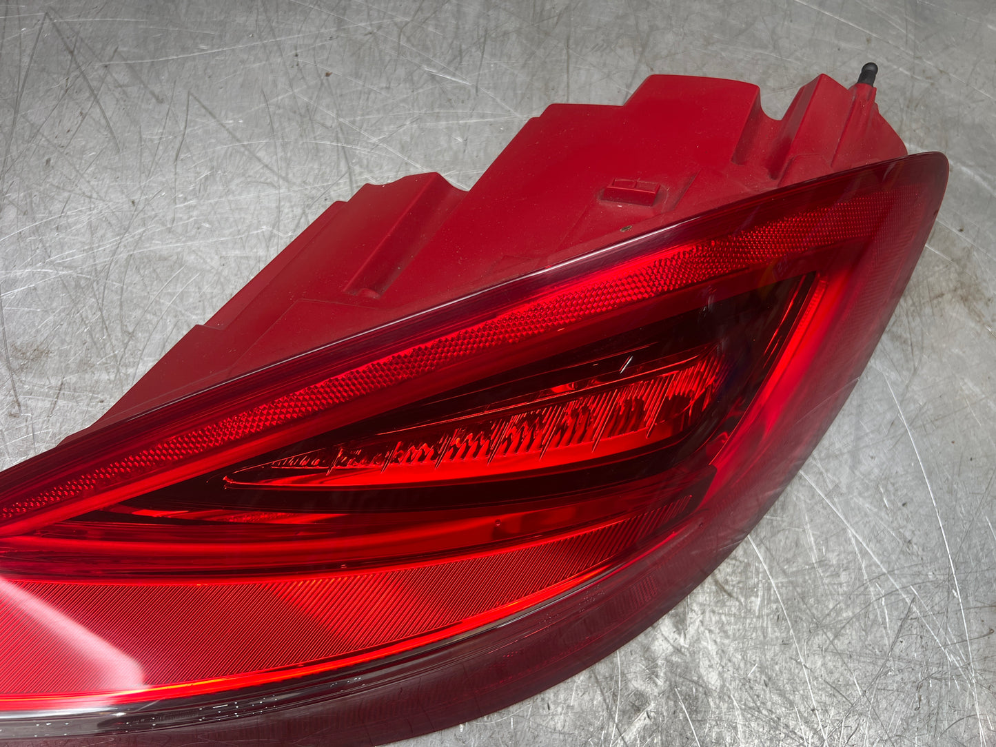 PORSCHE BOXTER CAYMAN 981 DRIVERS SIDE RIGHT REAR TAILLIGHT 98163114211