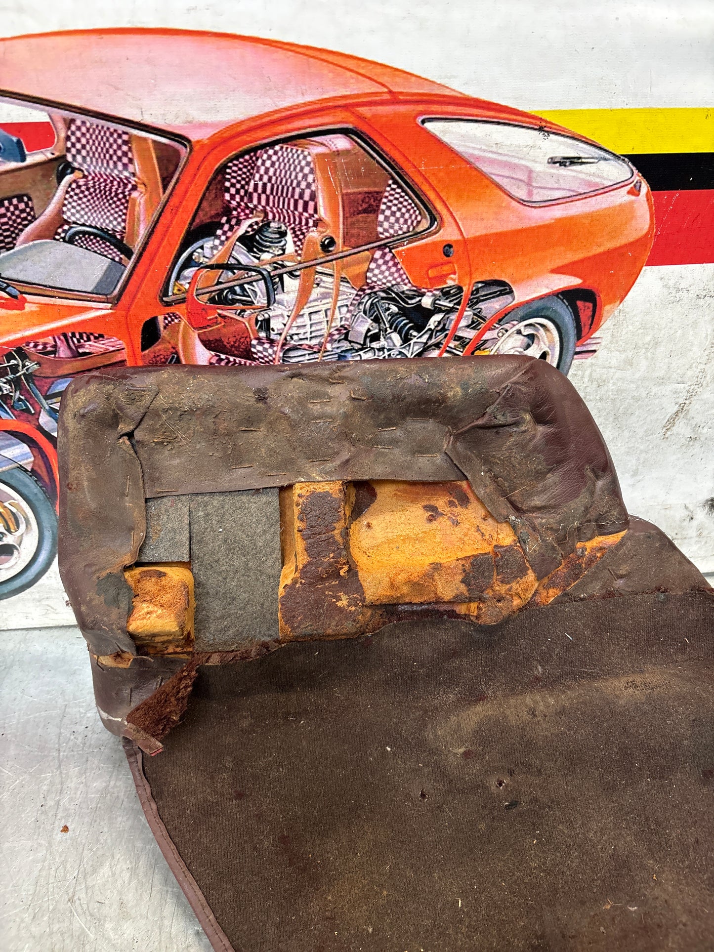 Porsche 928 rear right seat cushion, burgundy, leather, used 92852206051