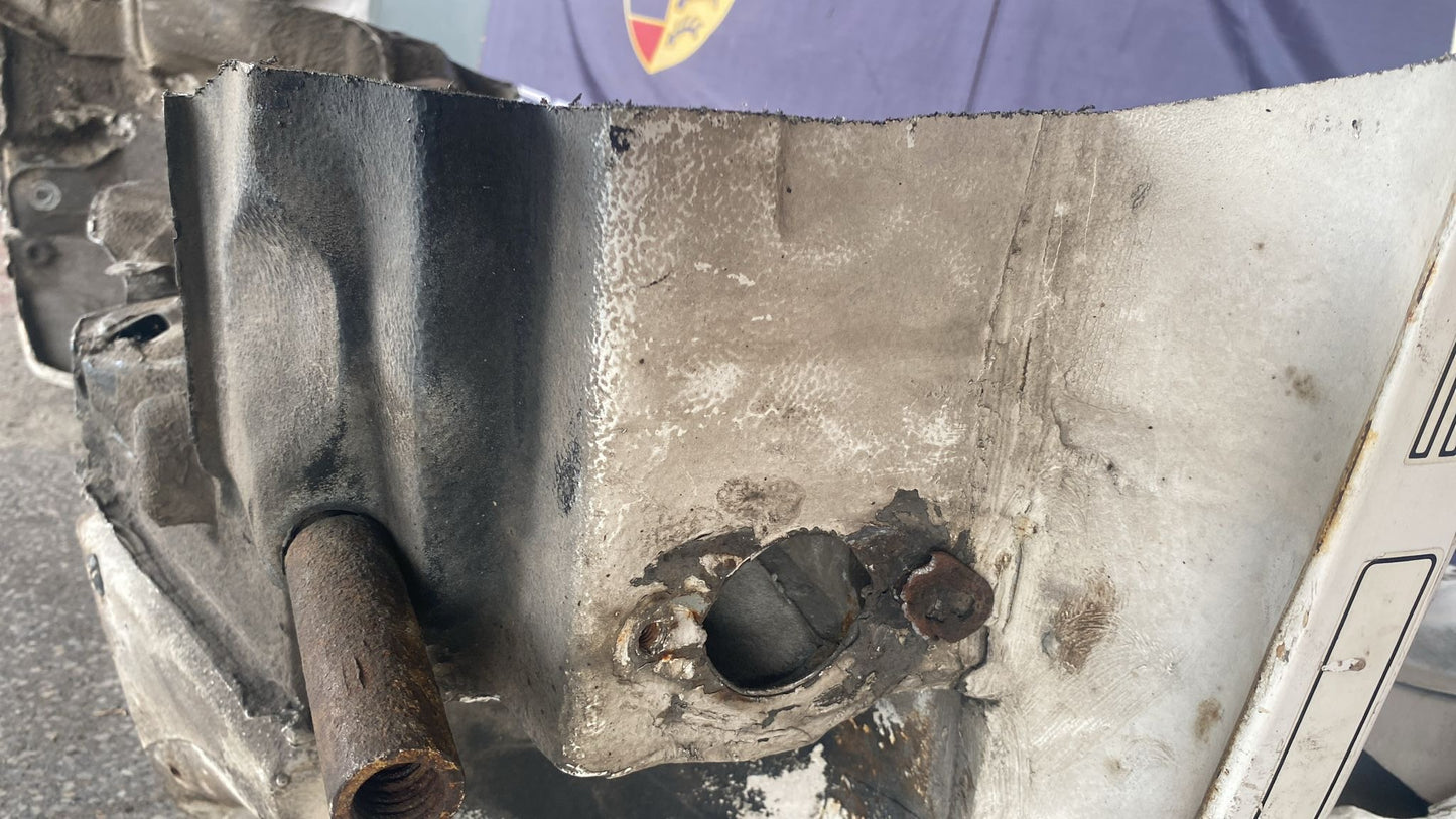 Porsche 944 Right side cut, rear fender 94450390403,