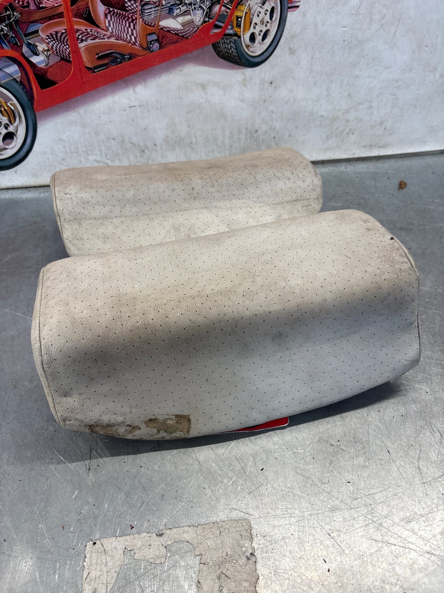 Porsche 928 rear left seat upper and middle cushion, leather, white, used 92852204550 / 92852208751