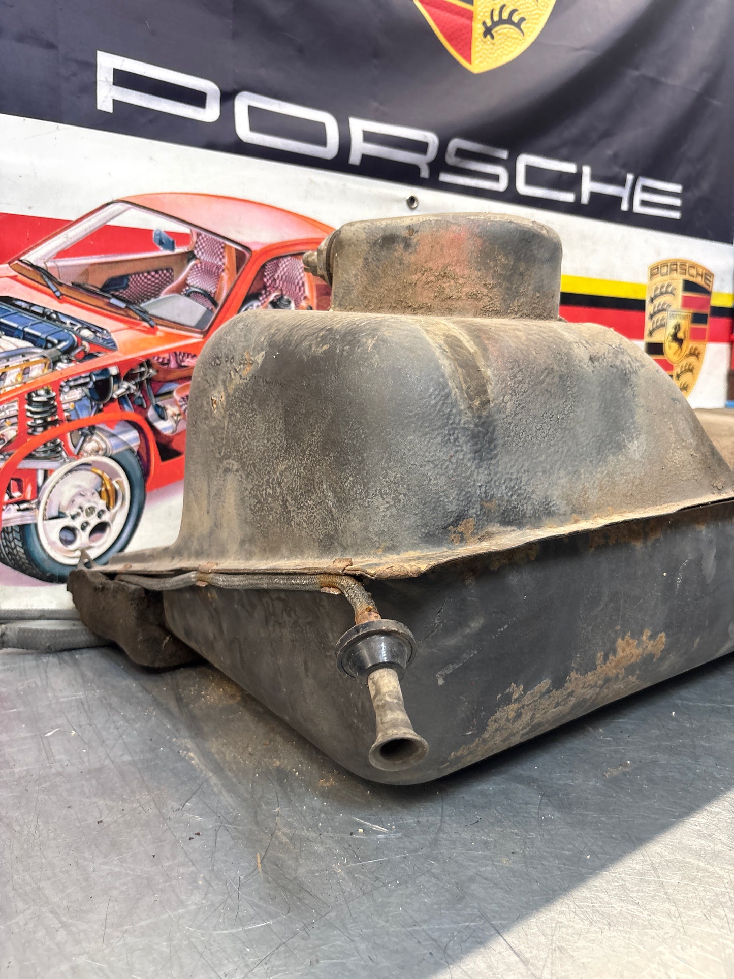 Serbatoio carburante Porsche 924 in metallo per le prime auto