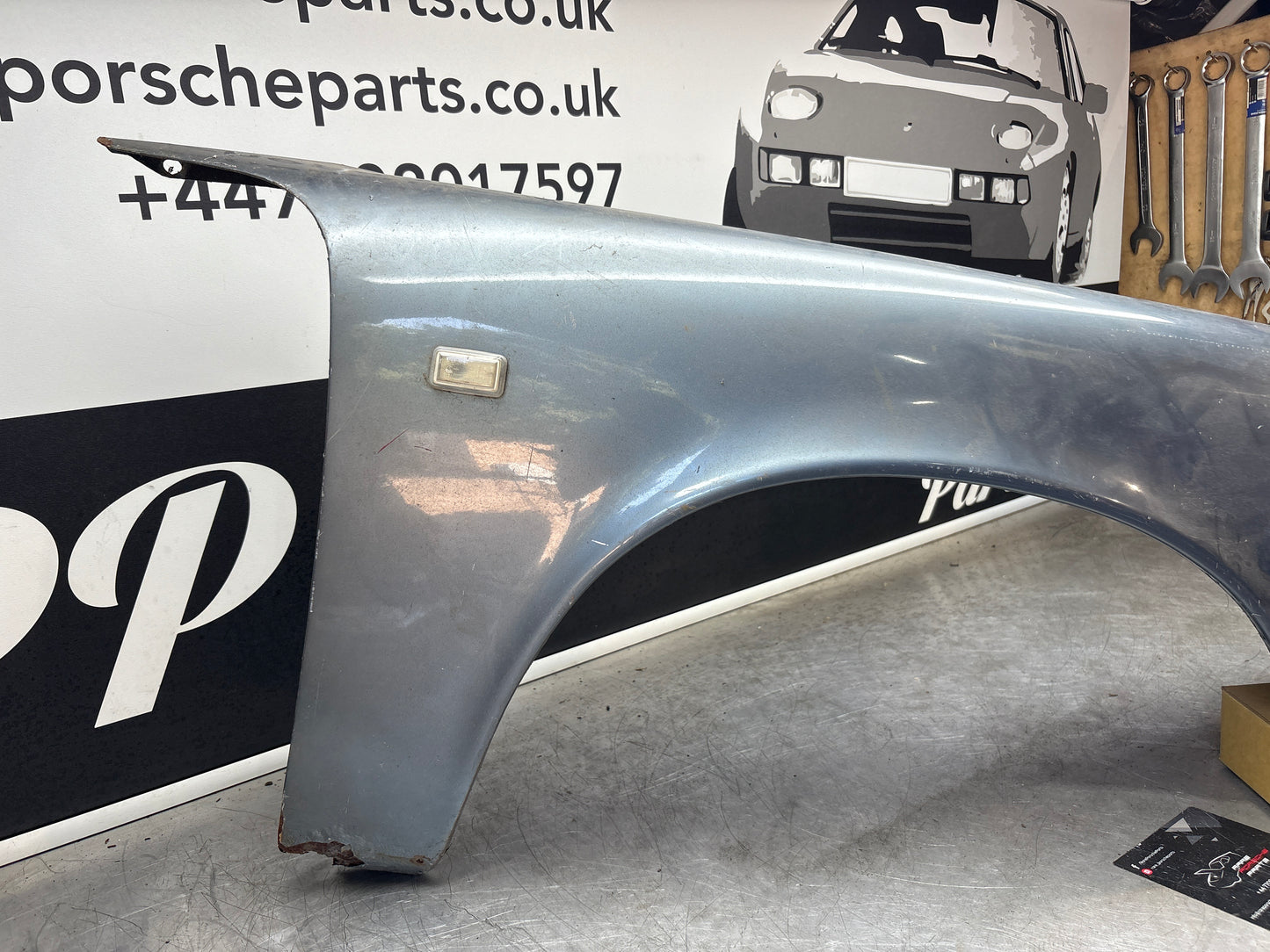 Porsche 911 964 front right wing, used