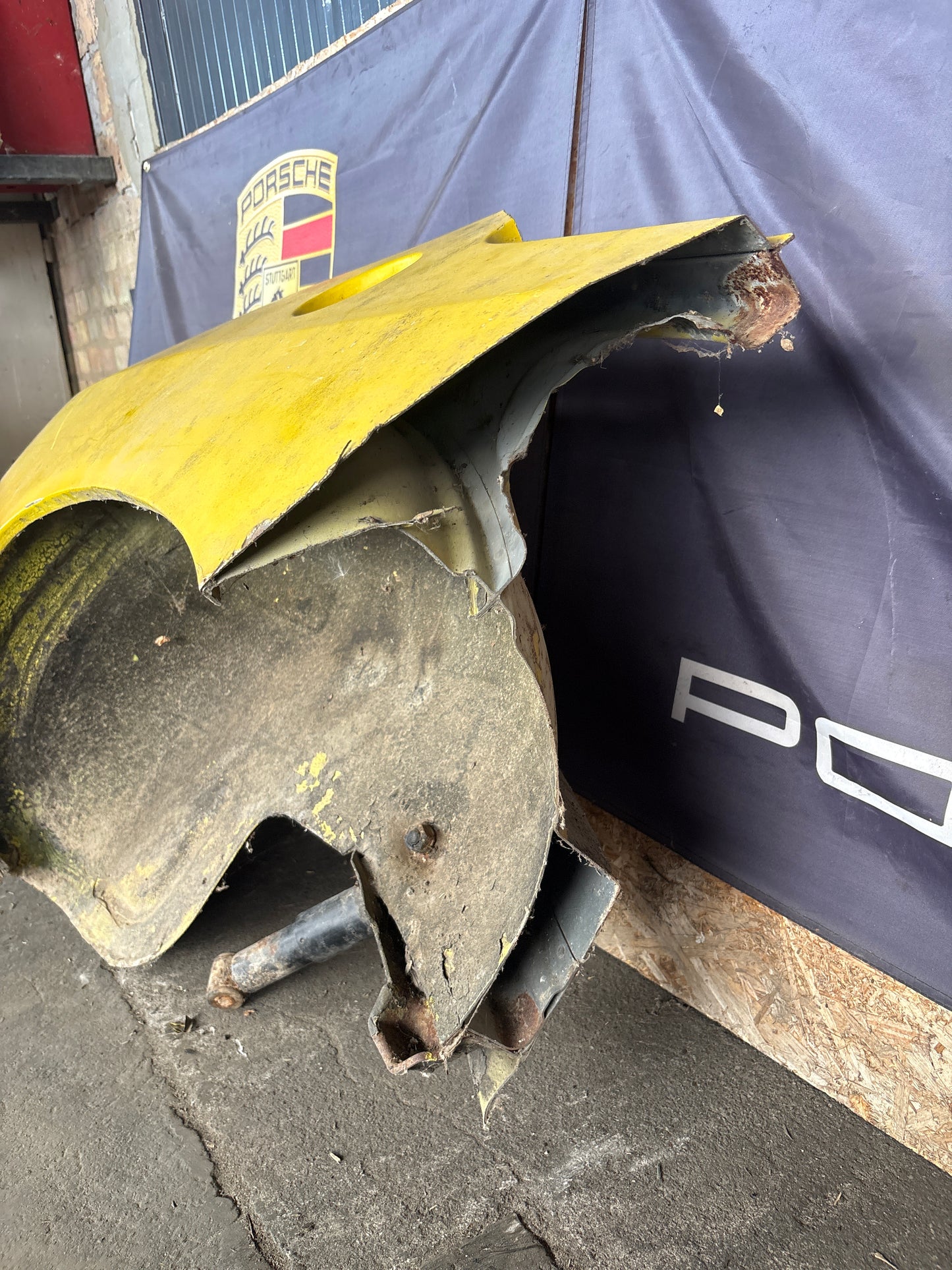 Porsche 924 1976-79 Right side cut, rear fender 477809844