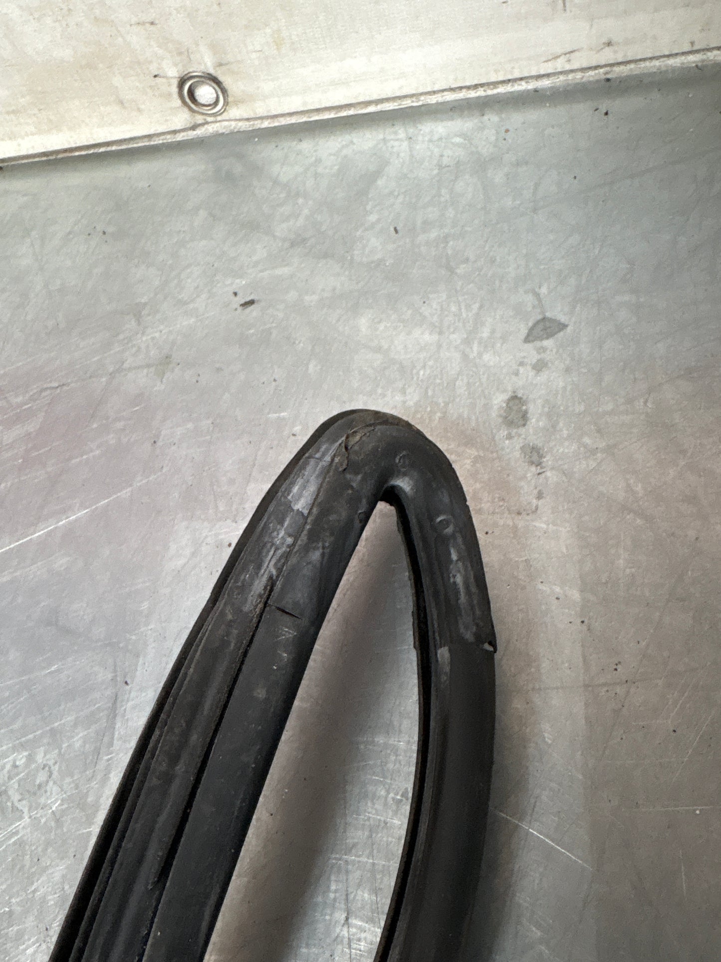 Porsche 928 left quarter glass rubber seal, 92854303704 used
