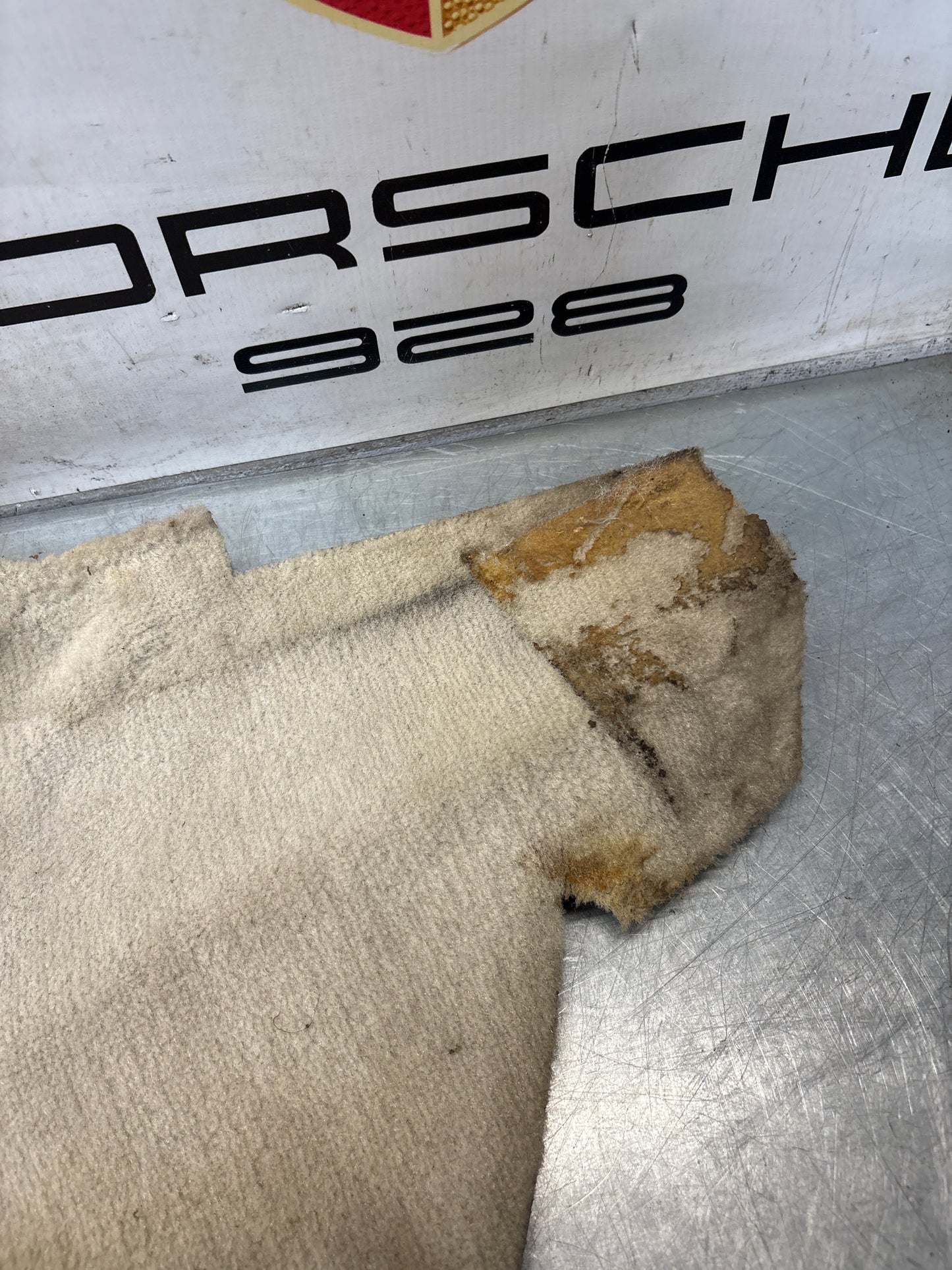 Porsche 924/944 -85.5 rear left side trim carpet, white, 944555083, used