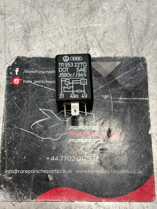 Porsche Relè lampeggiatore frecce Porsche 944/924 111953227D usato