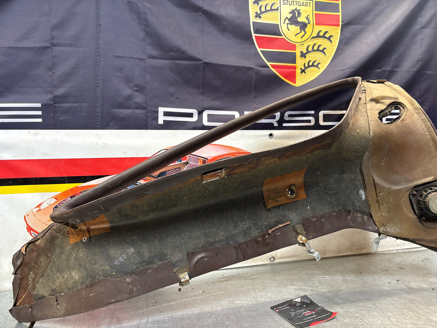 Porsche 928 early right side lower side trim panel, without loudspeaker, burgundy used 92855502202