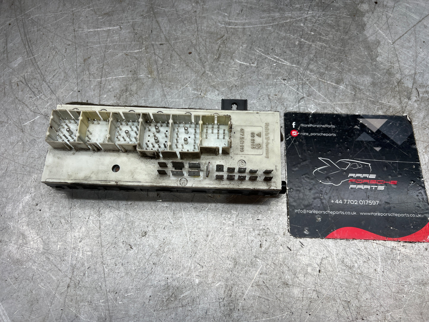 Porsche 924 944 (1979-1989) Fuse Box 477941813 used