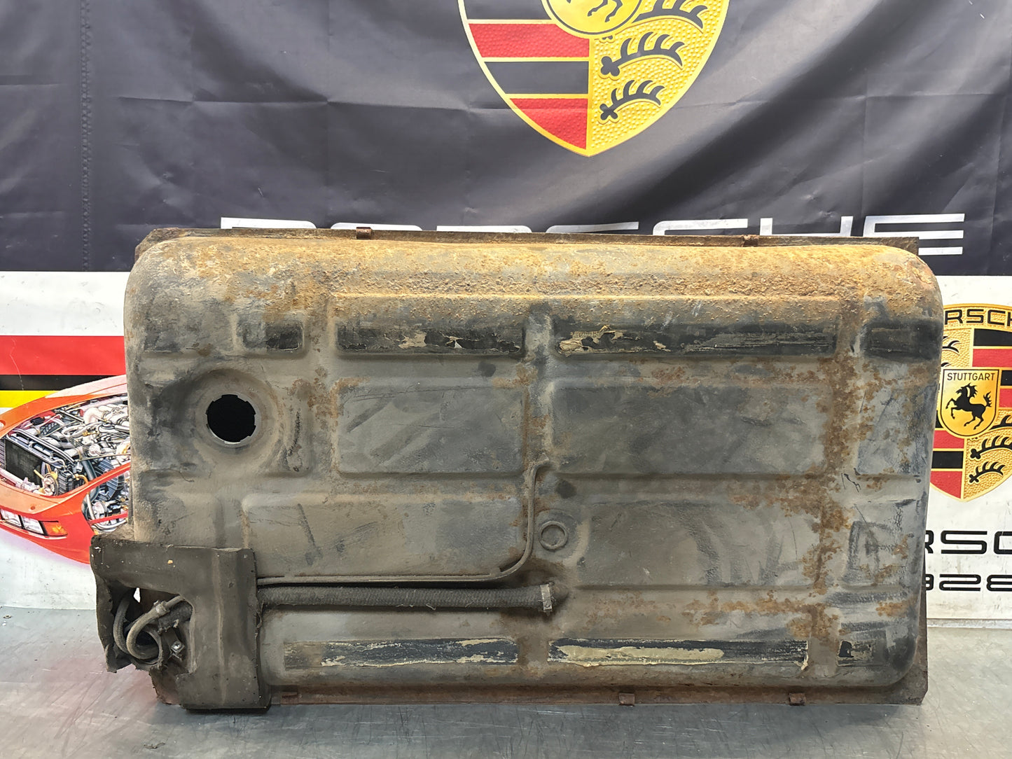 Porsche 924 Metal Fuel tank for early cars with bayonet type fuel level sender 477201021F