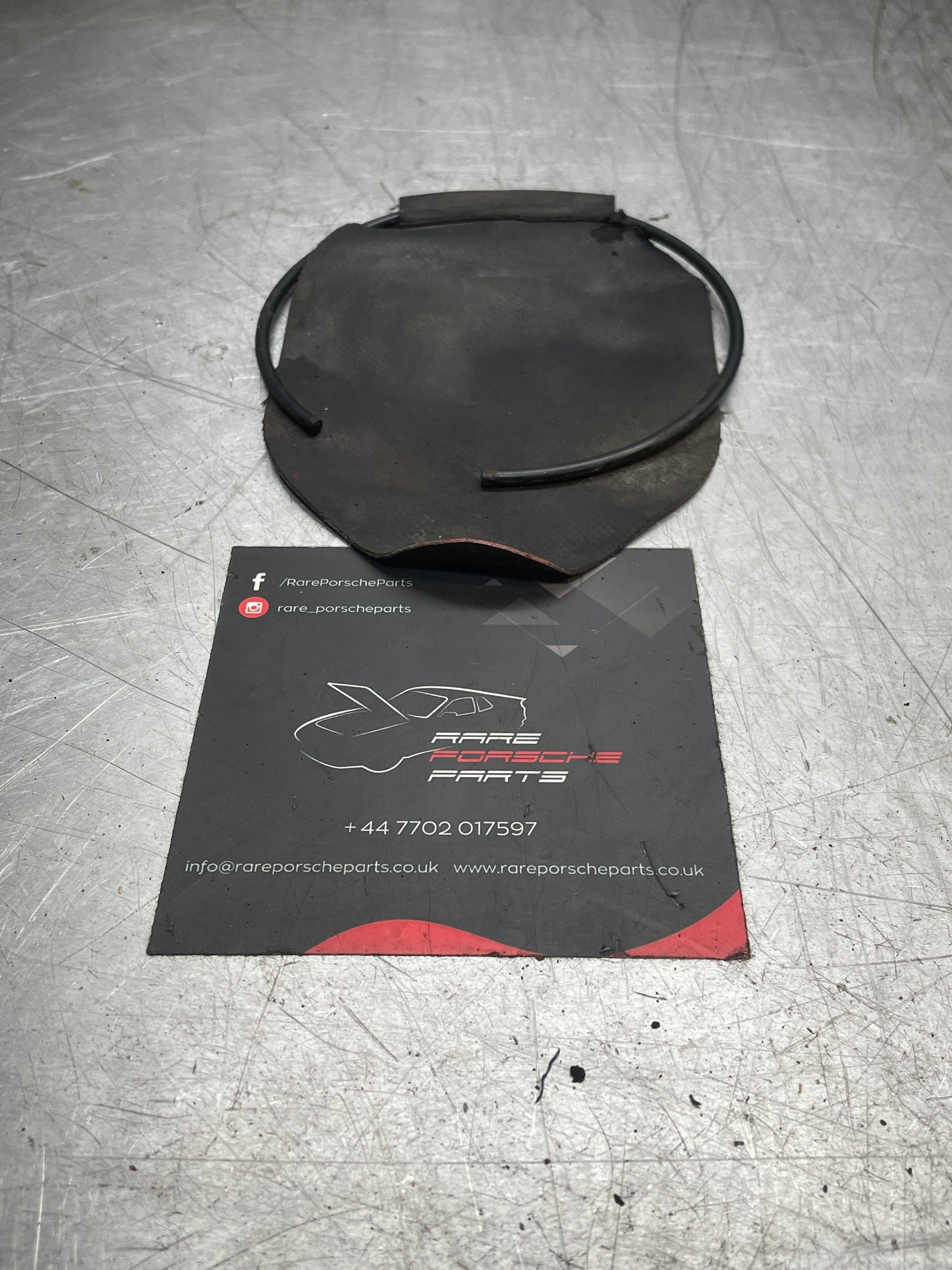 Porsche 944 fuel snap ring with protective long flap, used 90090604503 / 92820105702