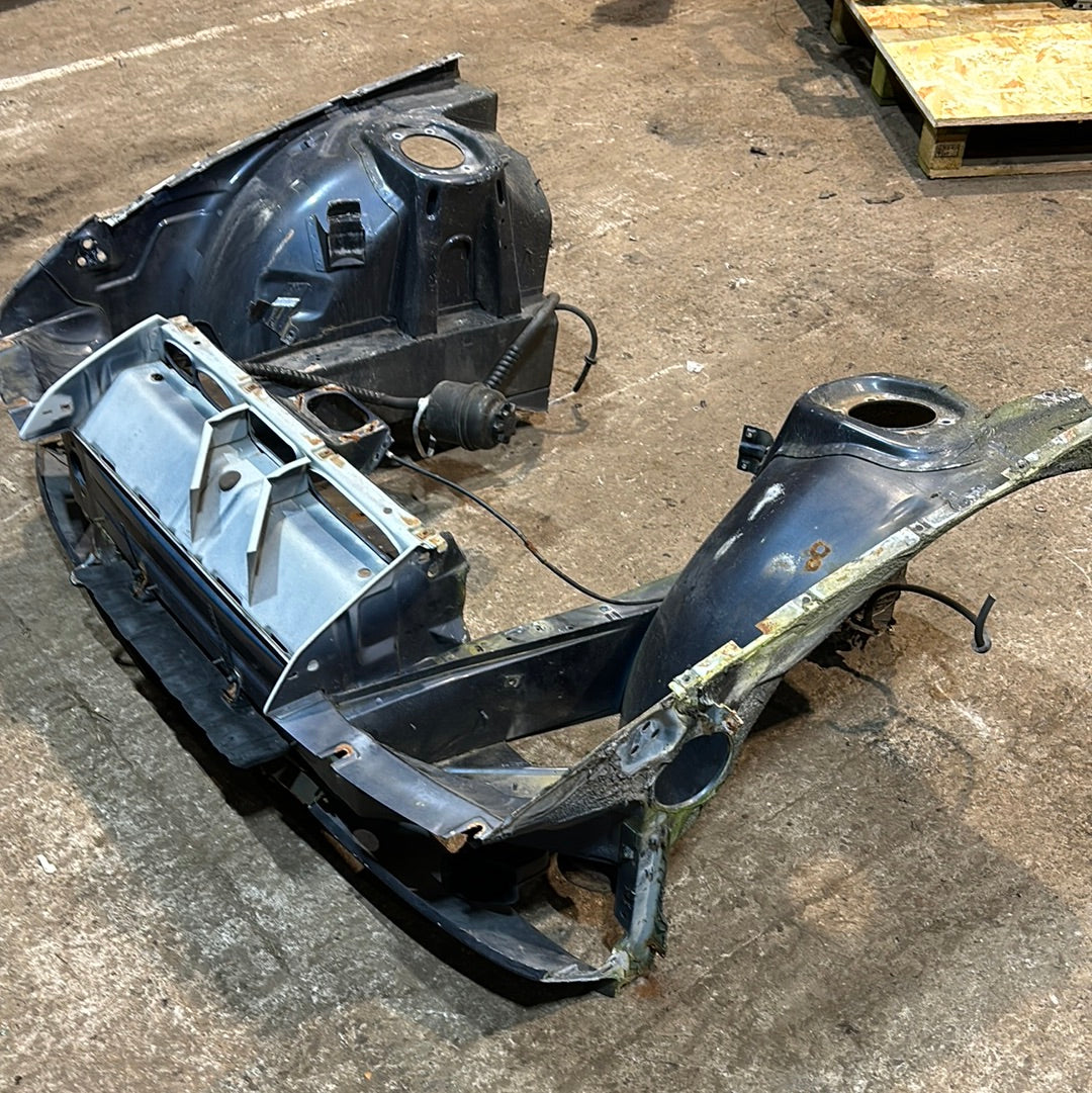 Porsche 924S Sezione anteriore tagliata