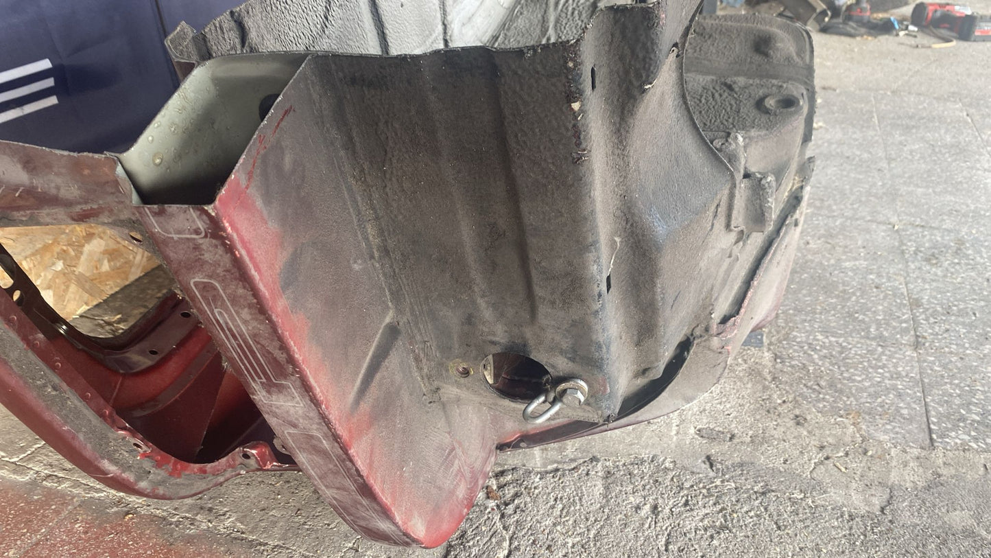 Porsche 944 left side cut, rear fender 94450390303,