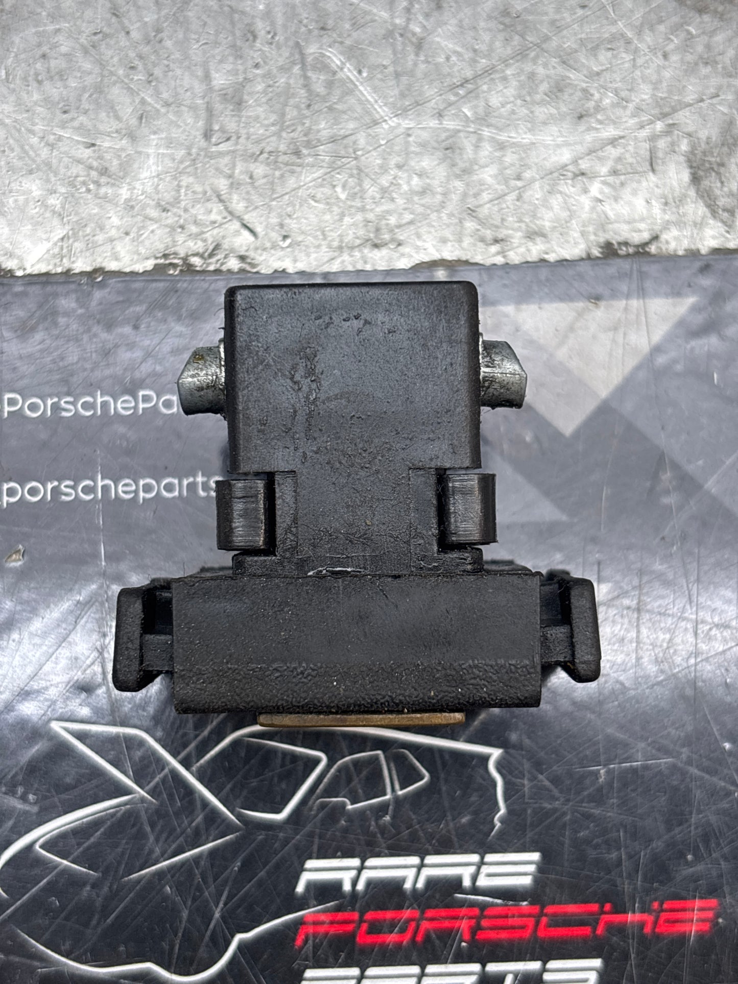 Porsche 924/944 black glove box lock with badge 477857133 used immaculate