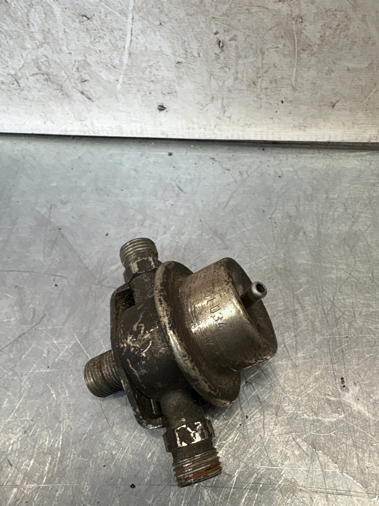 Porsche 928 pulsation damper fuel delivery system, used 0280161034