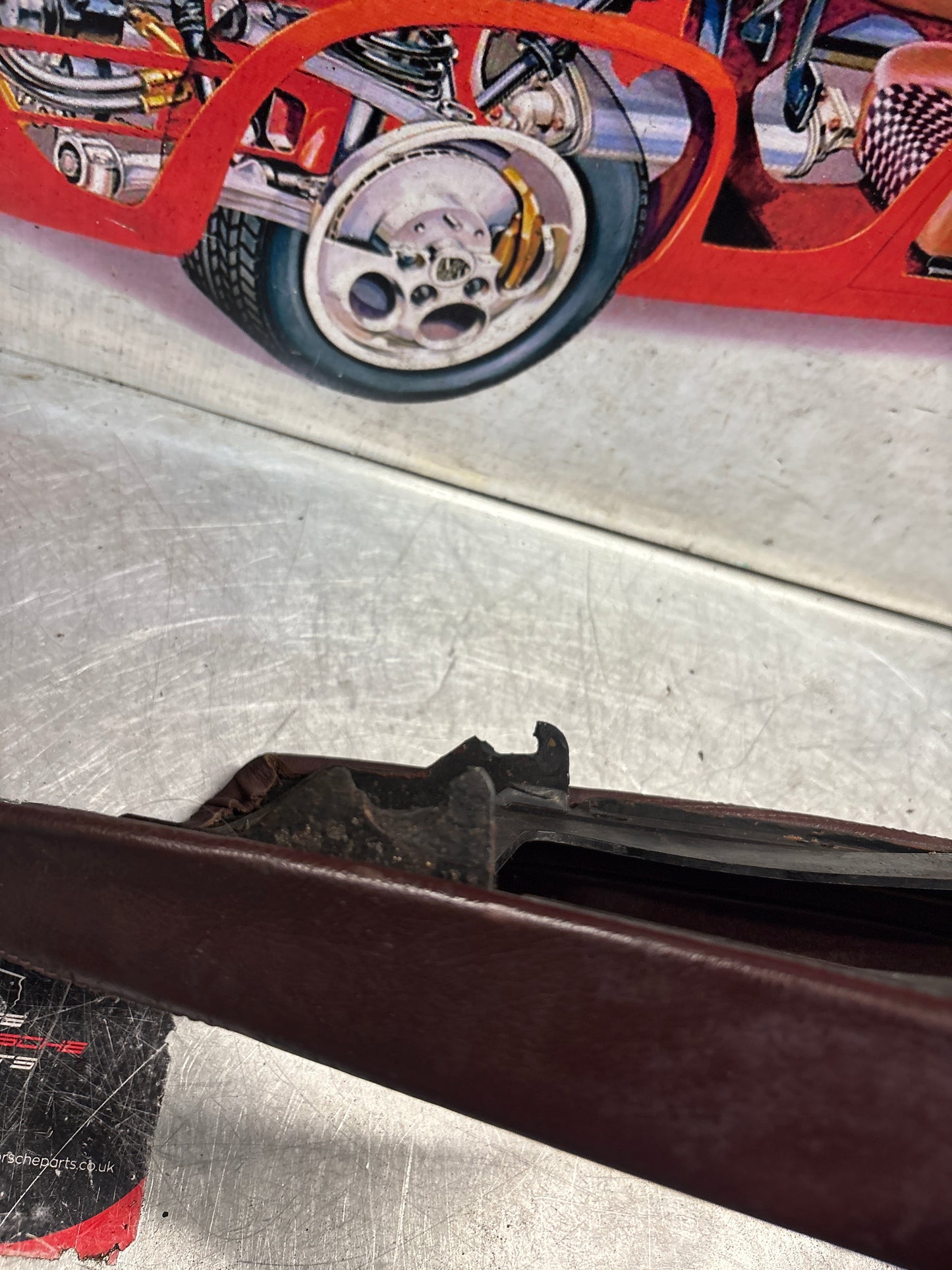 Porsche 928 Center console, used 92855206304 burgundy