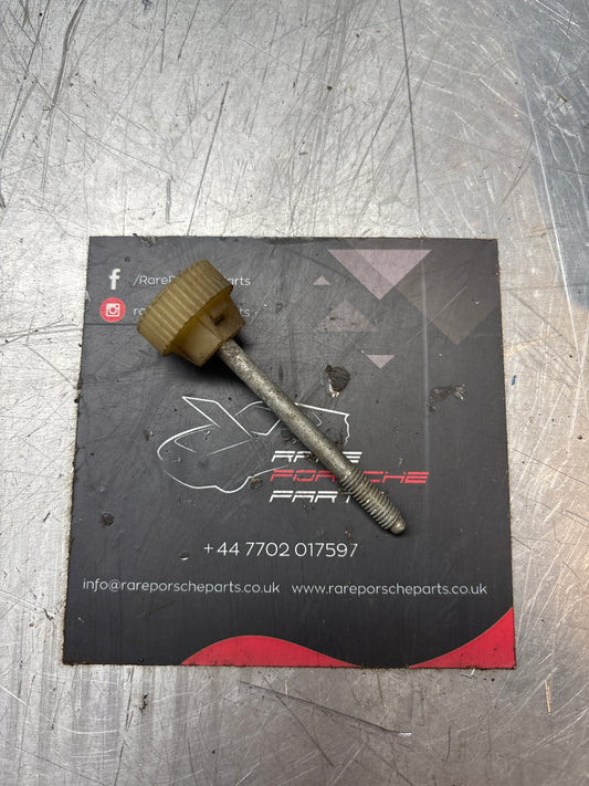 Bullone di fissaggio del supporto della piastra della lampadina del gruppo ottico posteriore Porsche 924/944 (adatto per entrambi i lati) usato