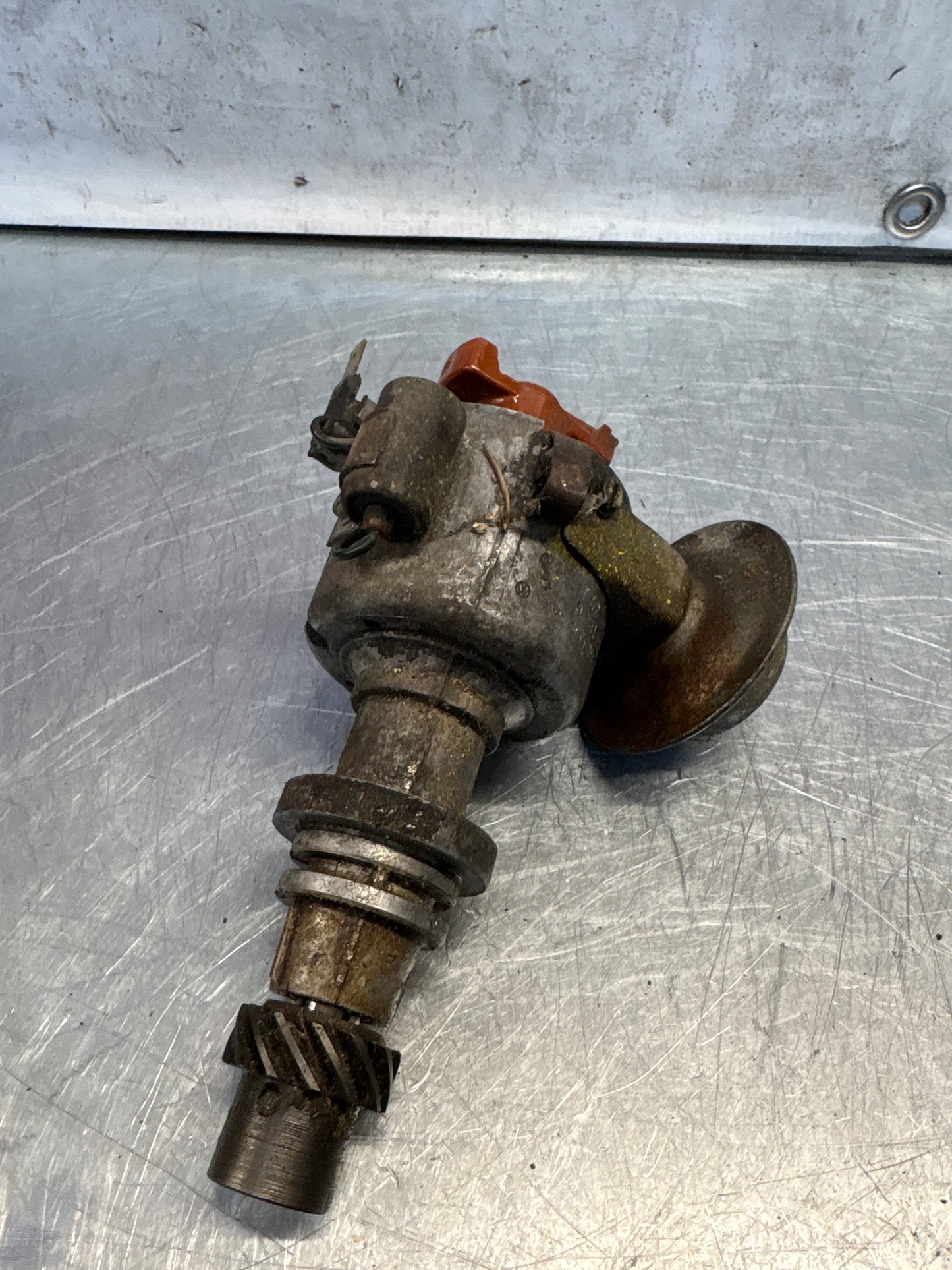Porsche 924 early ignition distributor, used 0231170239 / 055905205K