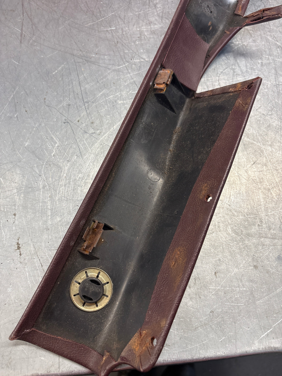 Porsche 928 tailgate interior trim, used, burgundy 92855504705