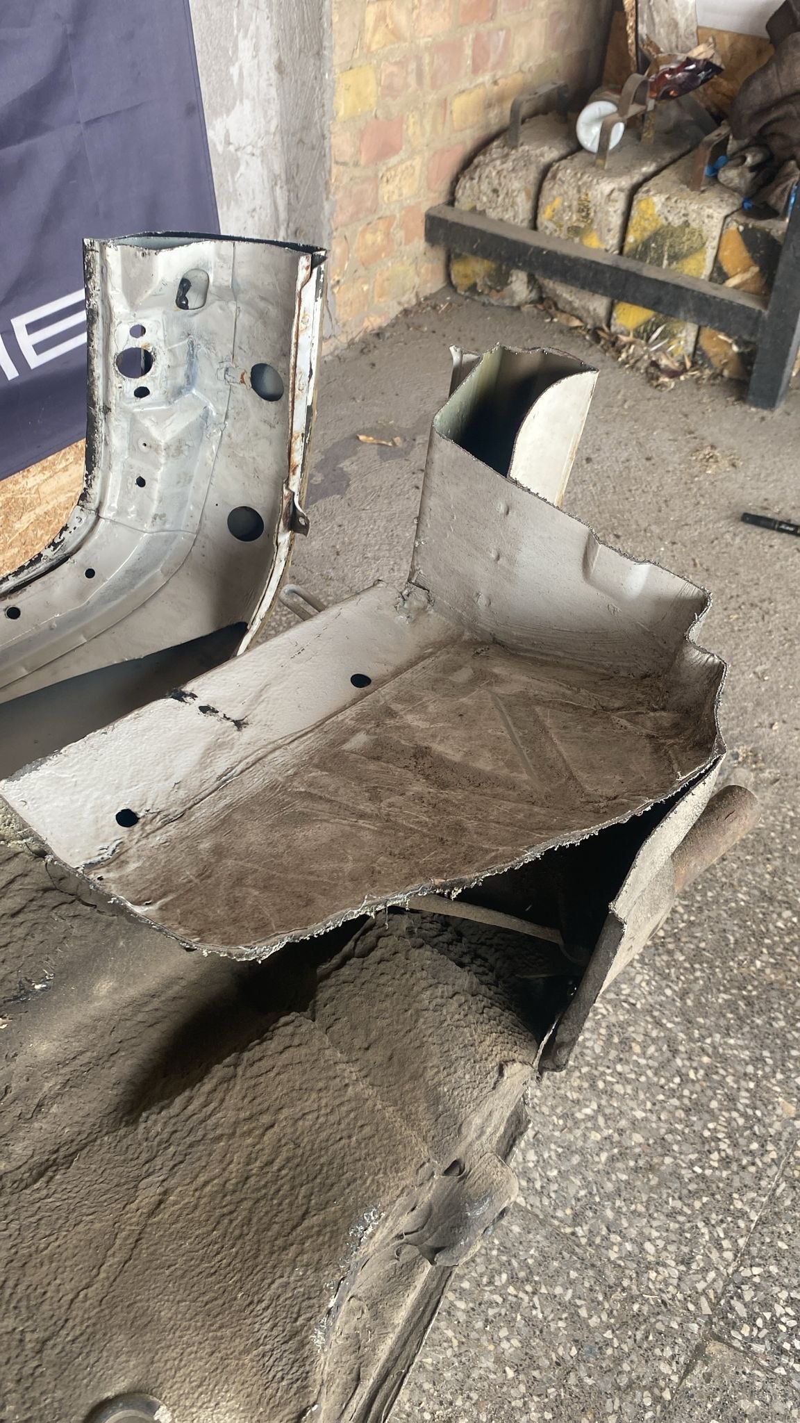 Porsche 944 Right side cut, rear fender 94450390403,