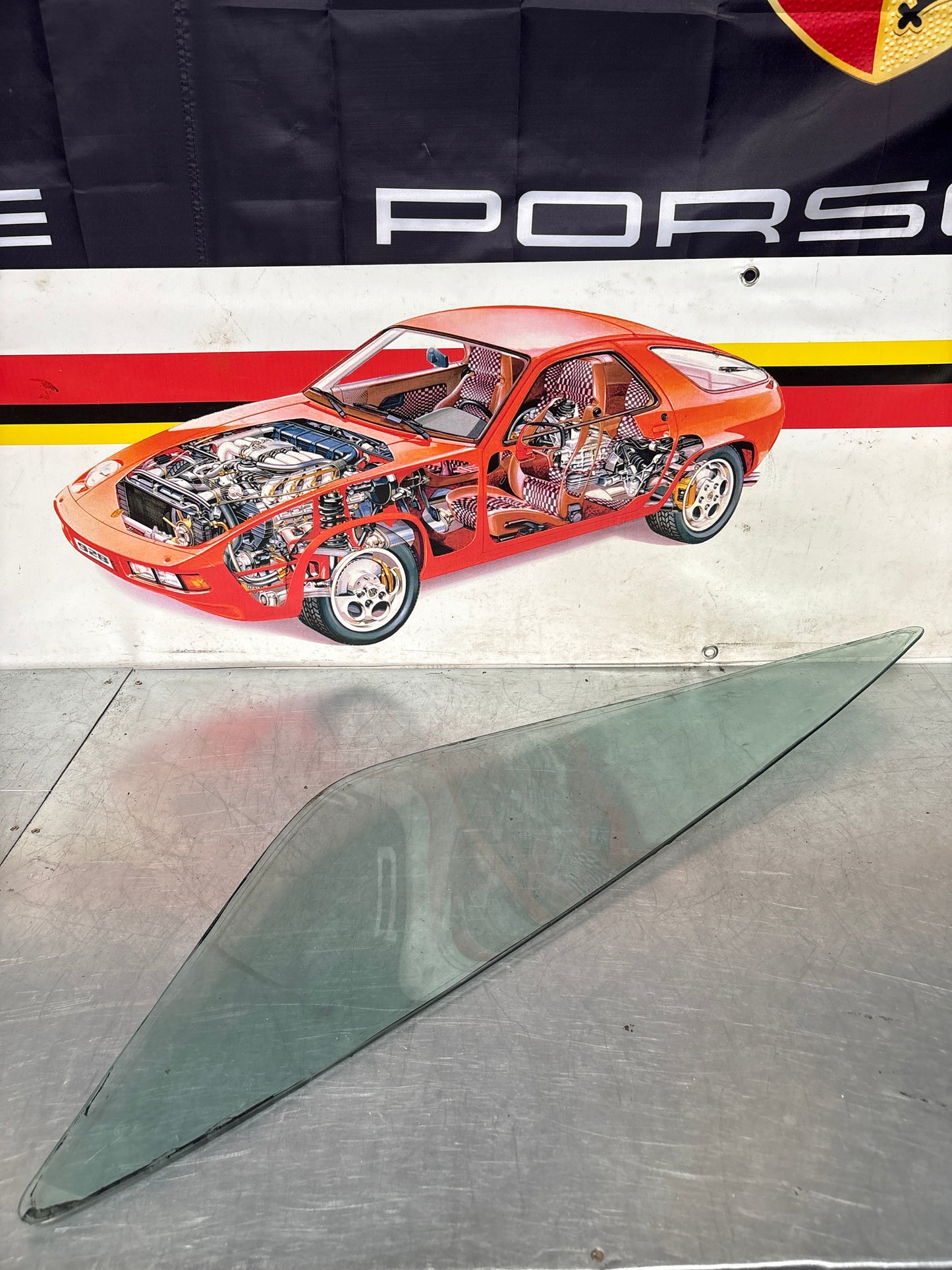 Porsche 928 rear quarter side glass, left, green 92854310508 used