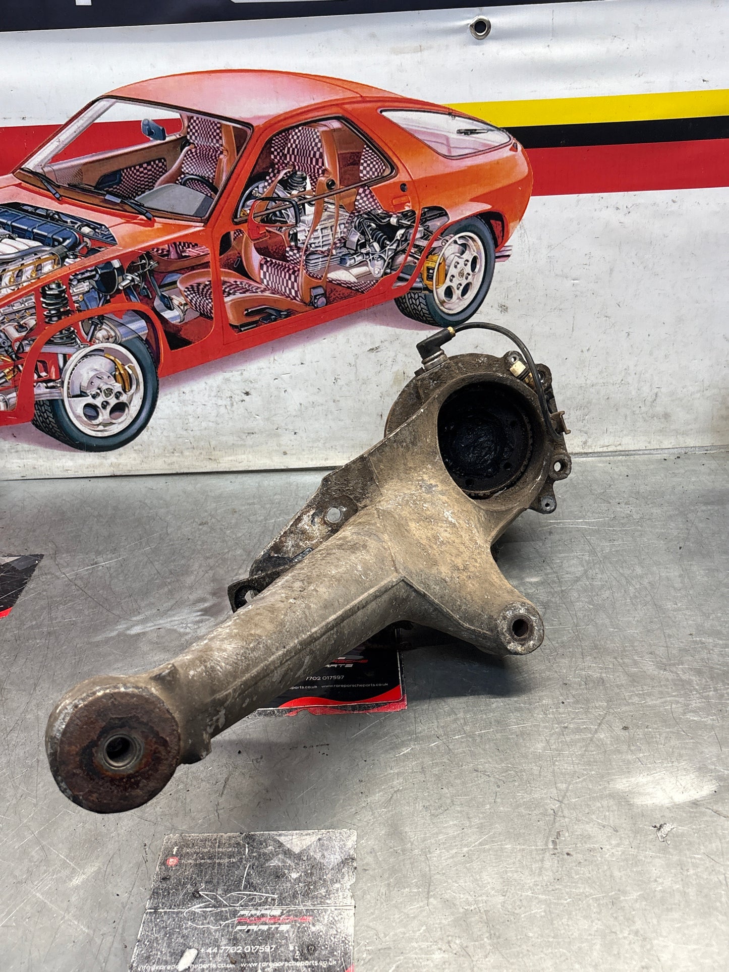 Porsche 944 alloy rear right trailing arm, used 95133151405 / 9513315144R used, with hubs