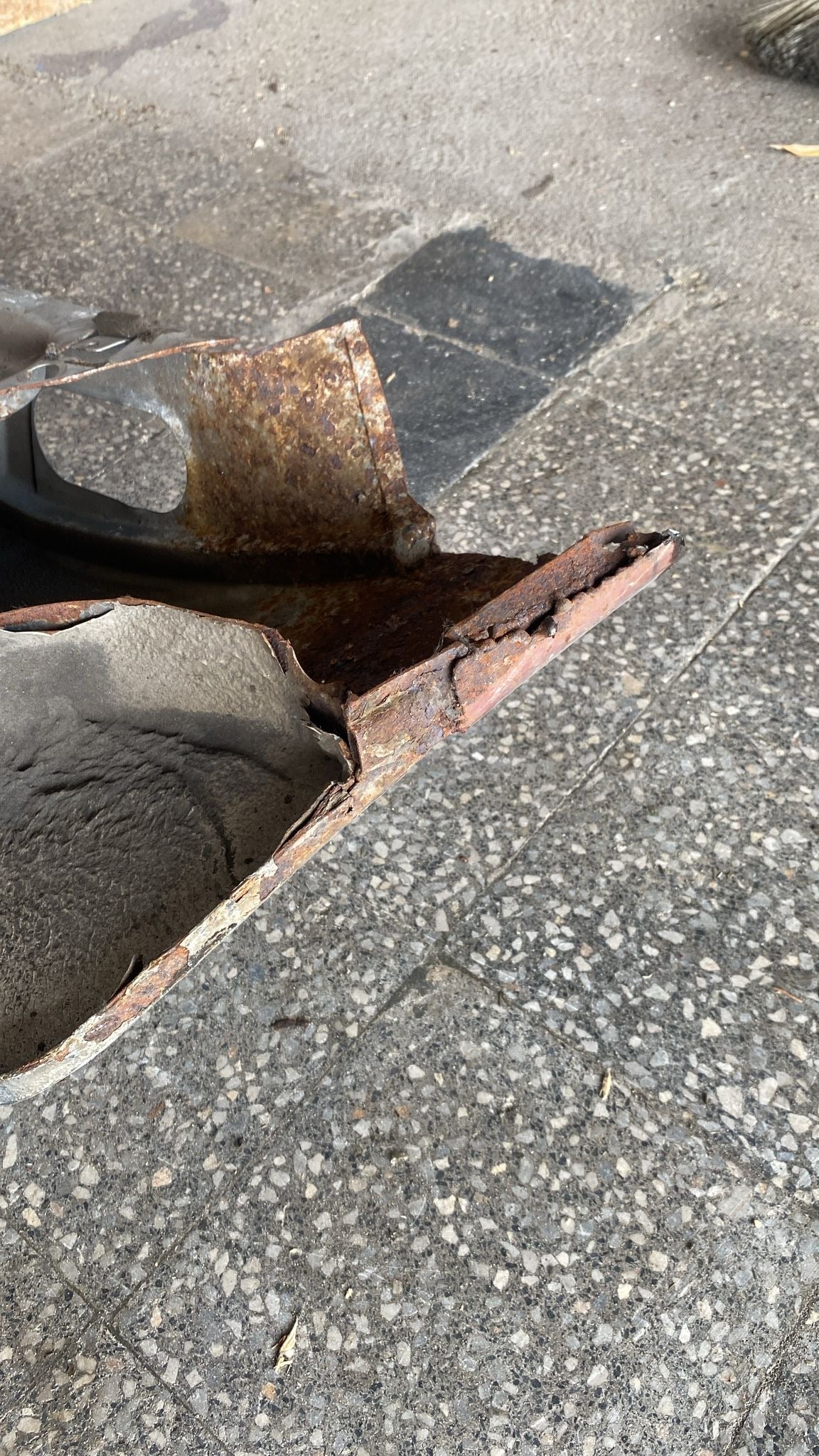 Porsche 944 left side cut, rear fender, 94450390303 with some rust