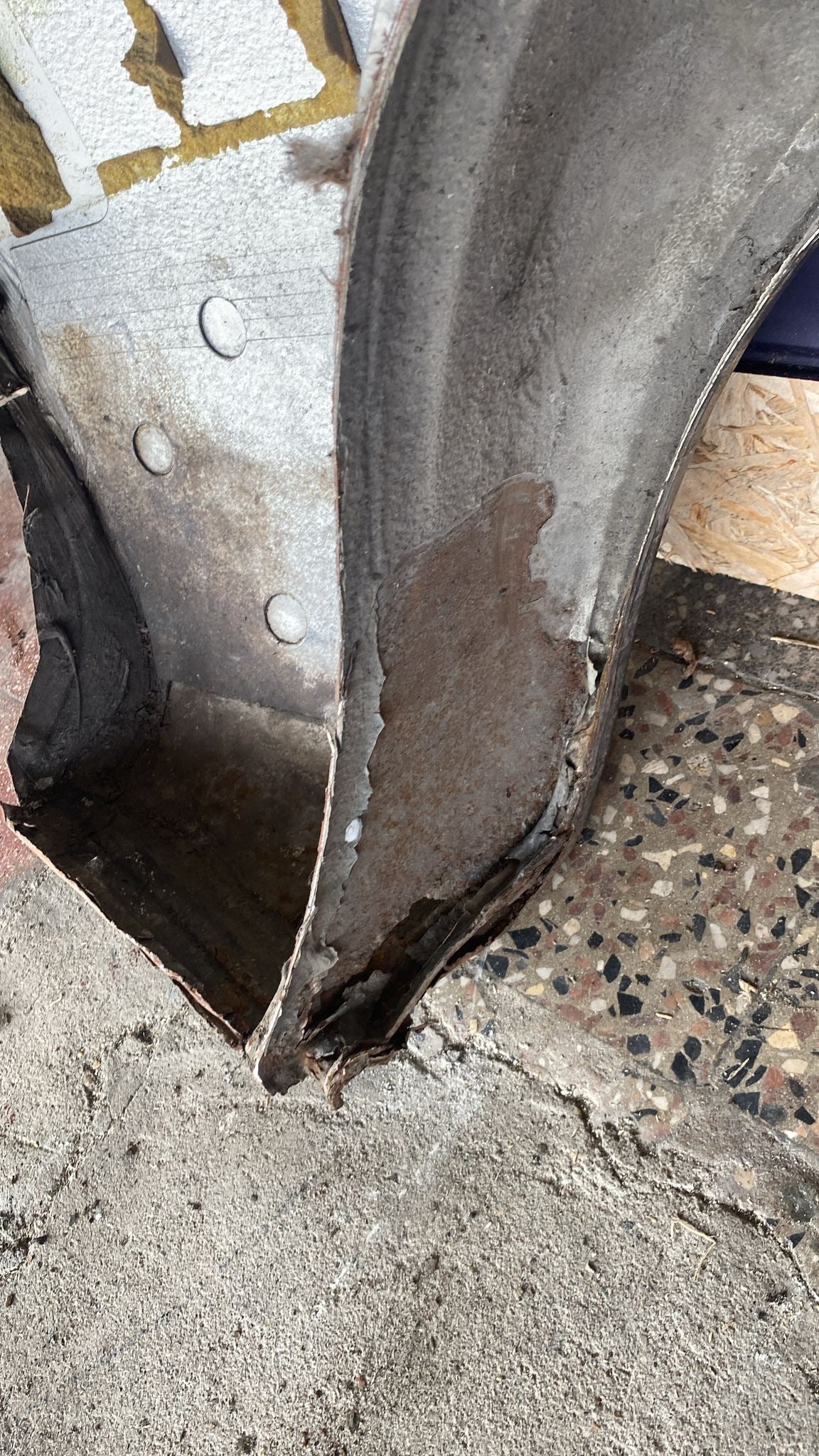 Porsche 944 left side cut, rear fender, 94450390303 with some rust