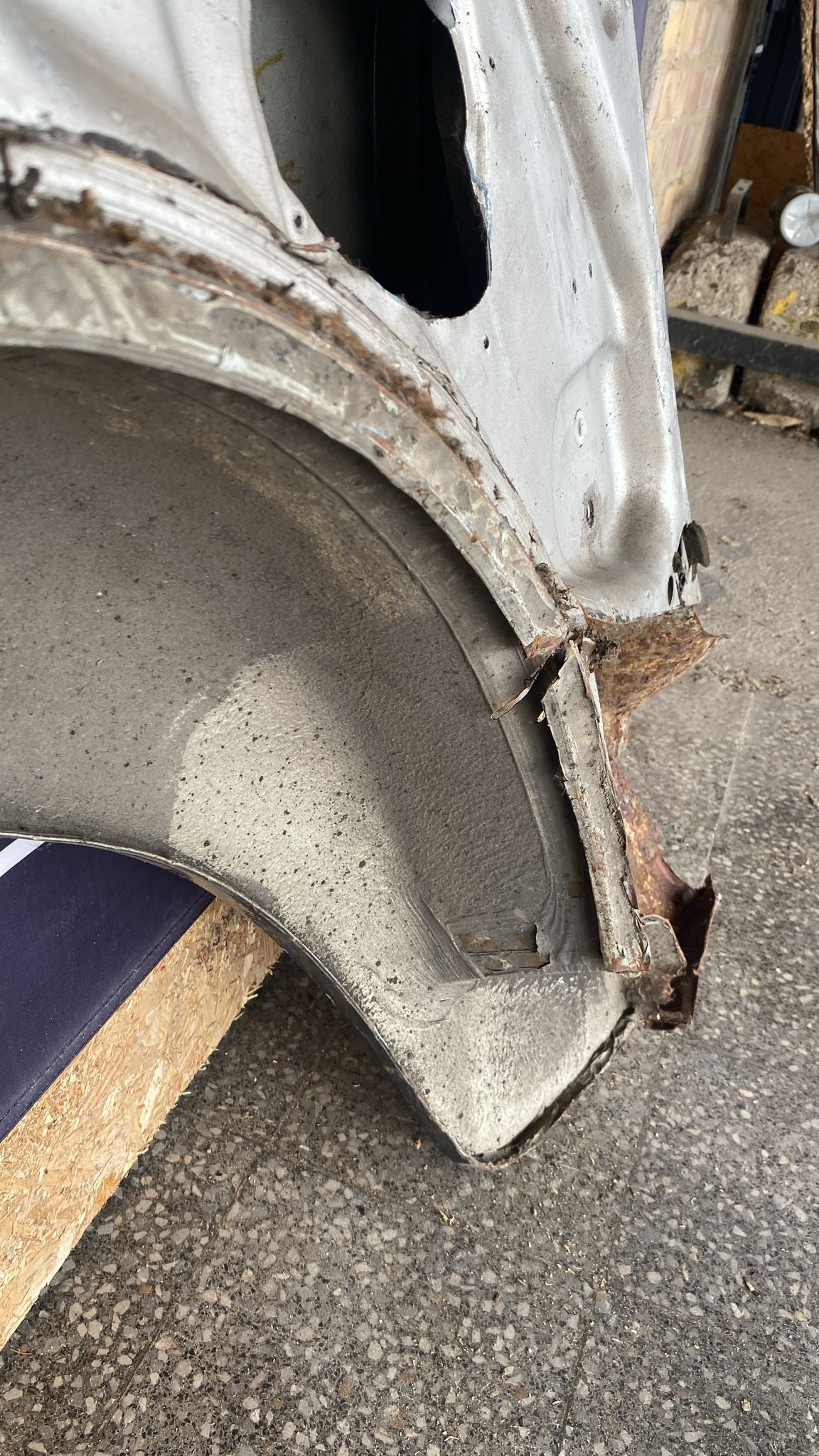 Porsche 944 left side cut, rear fender, 94450390303 with some rust