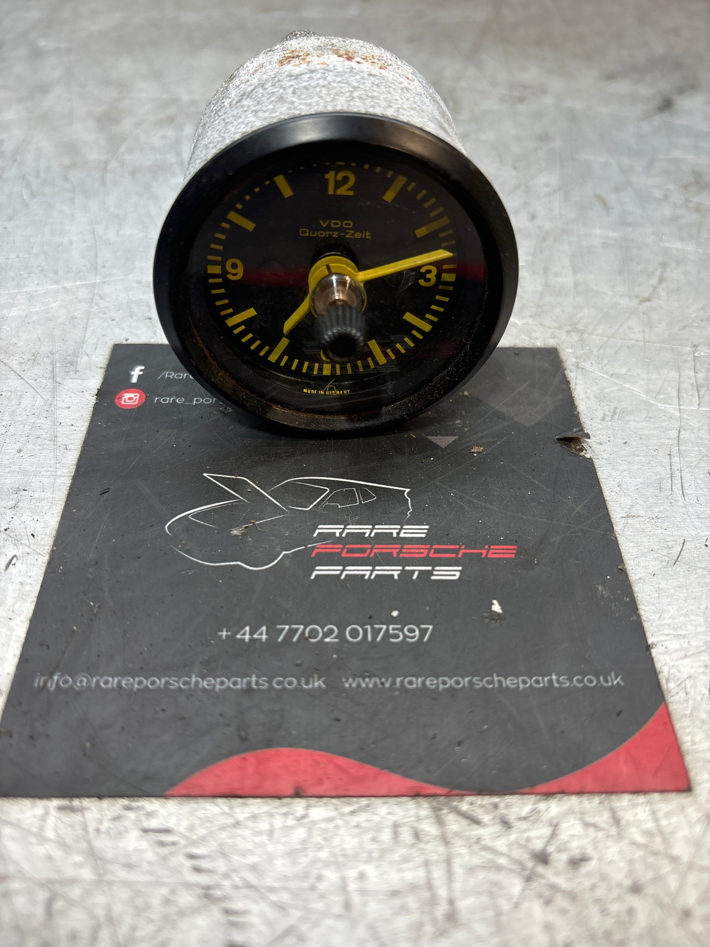 Porsche 944 pre 86 clock 944 641 115 00 / 94464111500