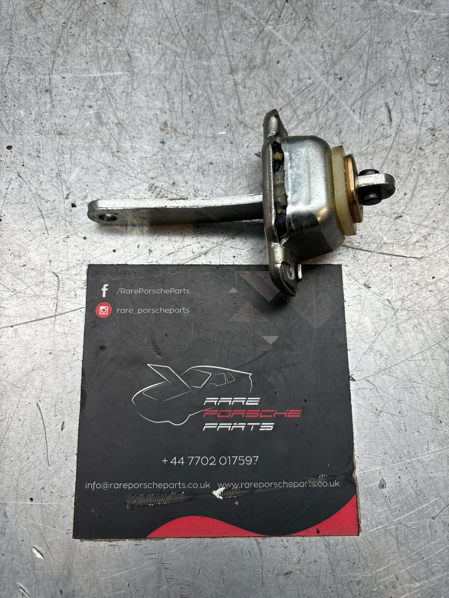 Fermaporta Porsche 924/944, nuovo. 94453760900