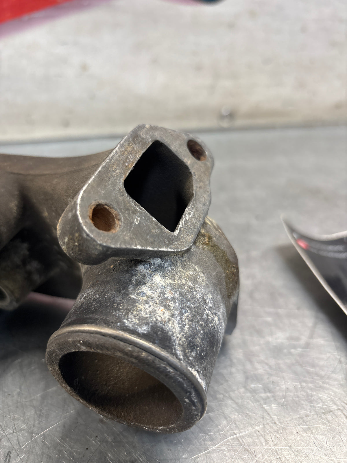 Porsche 928 thermostat housing, 9281061613R Used