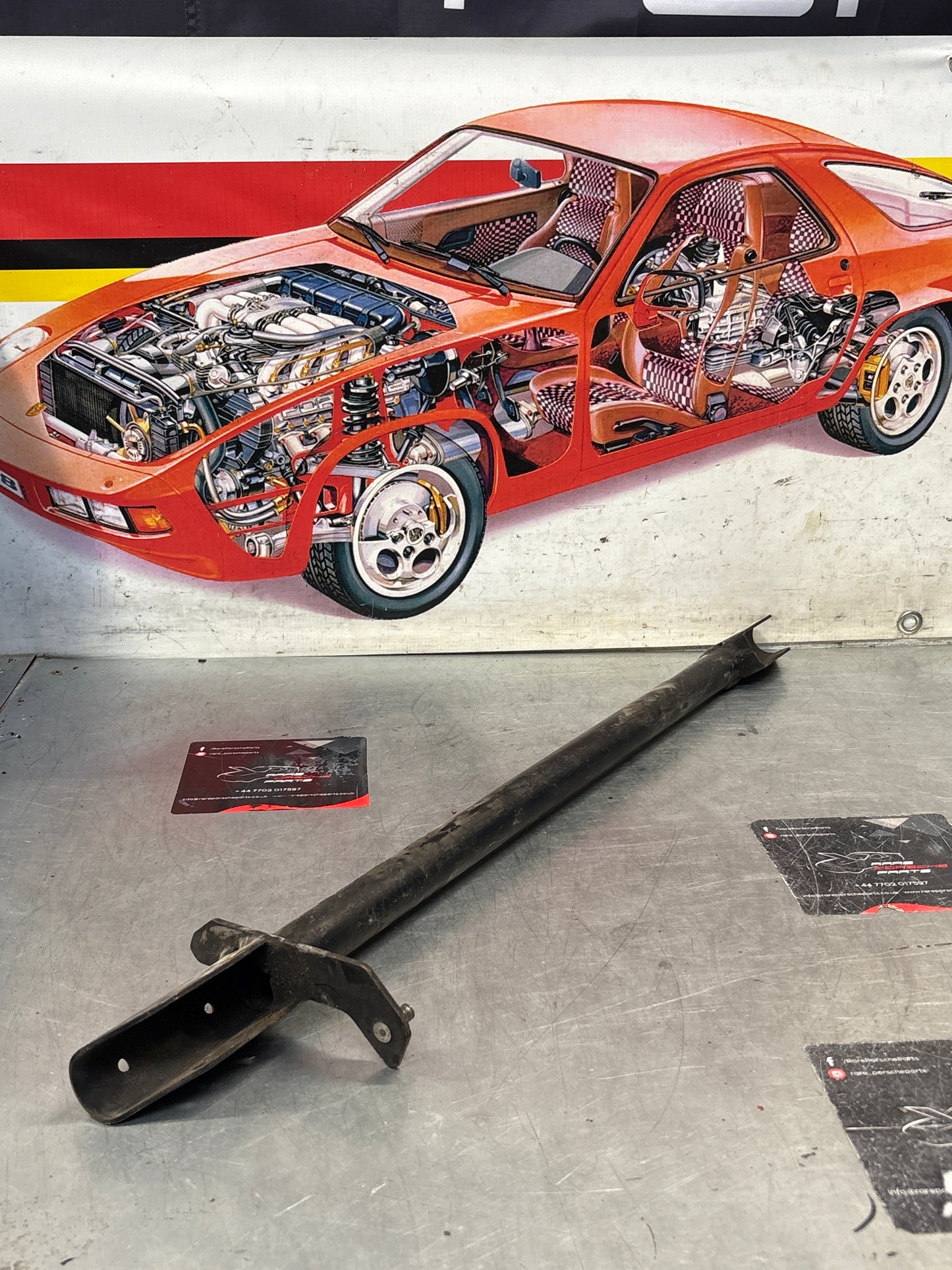 Porsche 928 Head light centre shaft, used, 92875004105